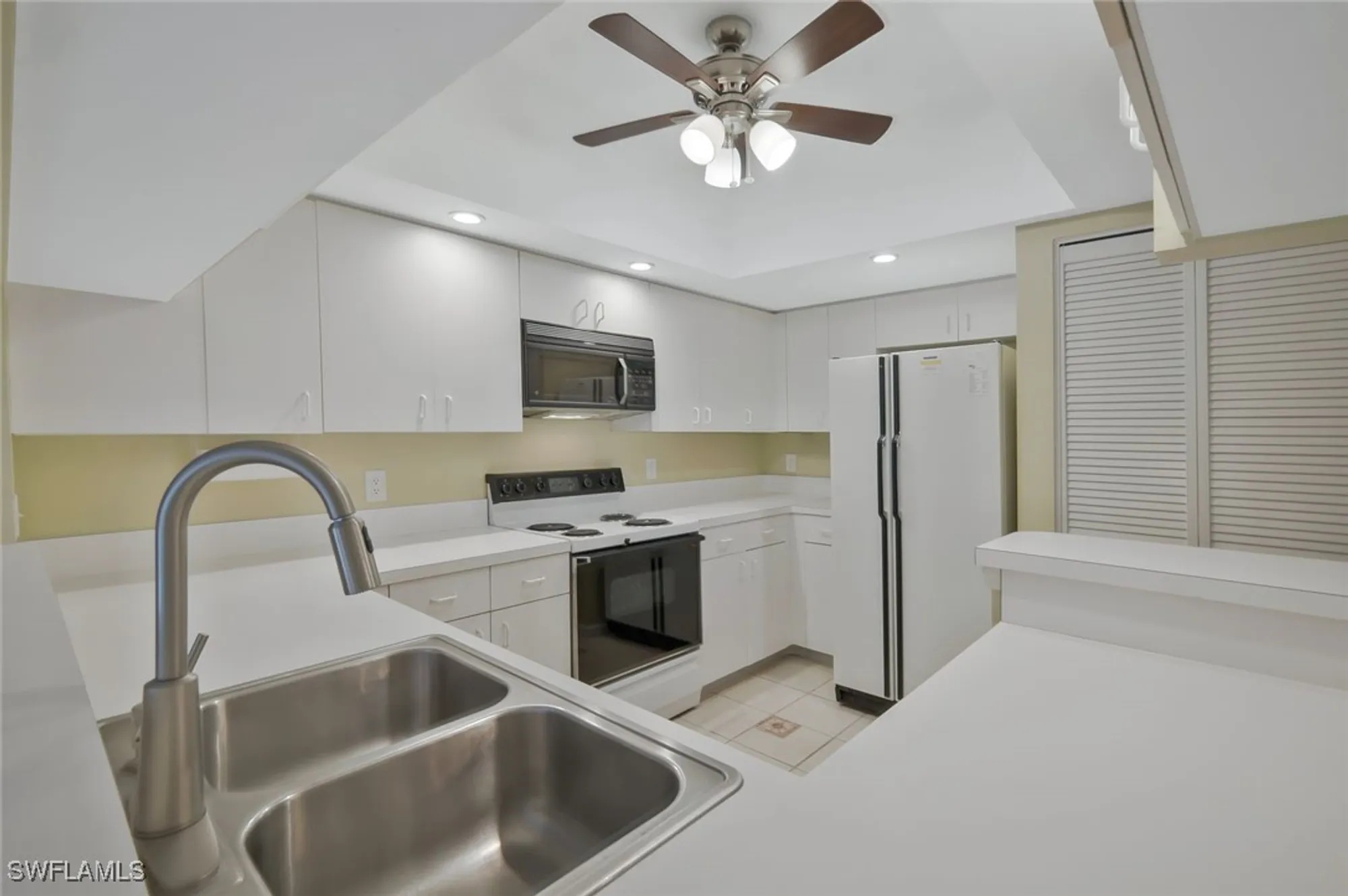 Property Slideshow image 13 of 31 | 4121 lake forest dr 711, Bonita Springs, FL, 34134