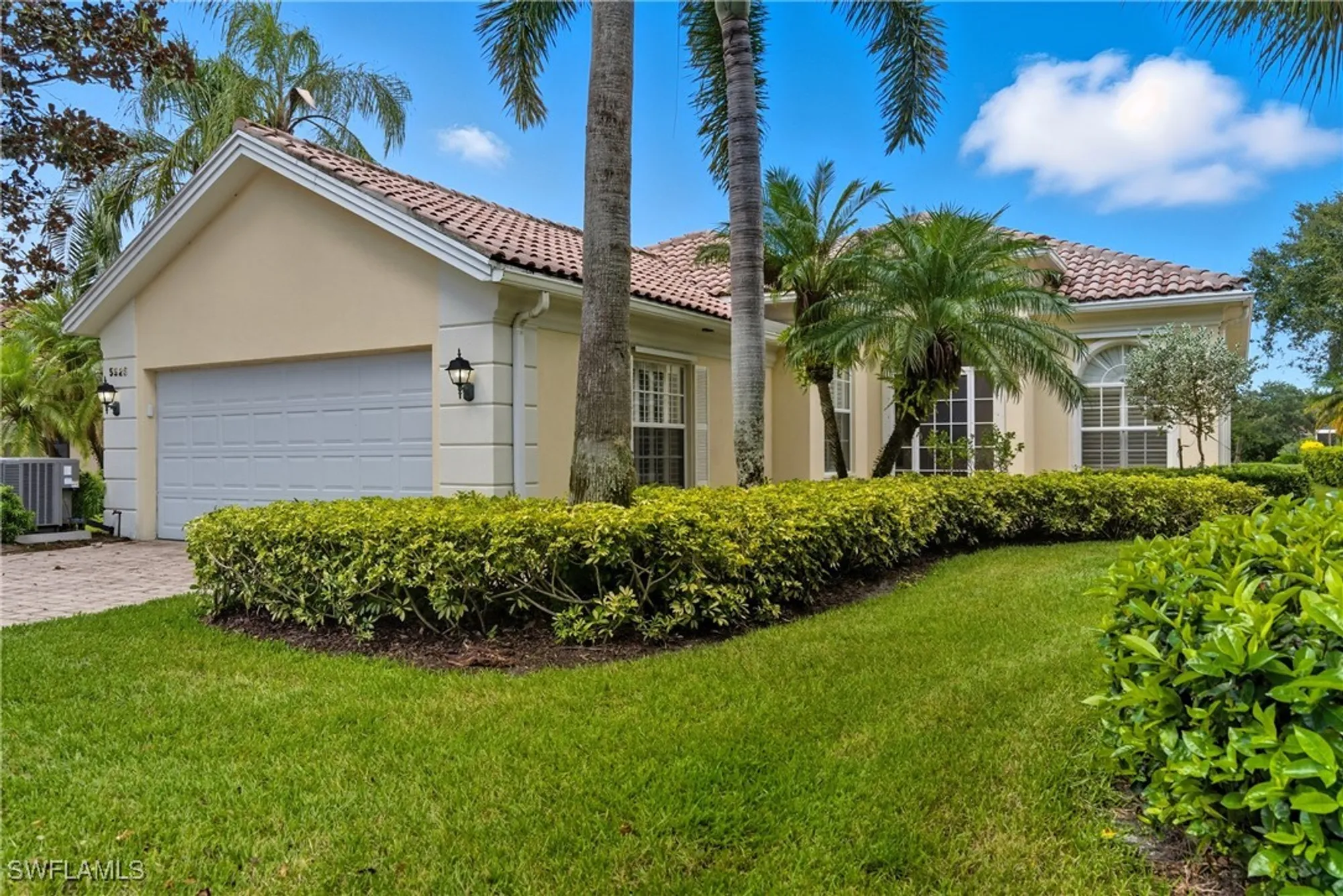 Property Slideshow image 1 of 24 | 5925 bermuda ln, Naples, FL, 34119