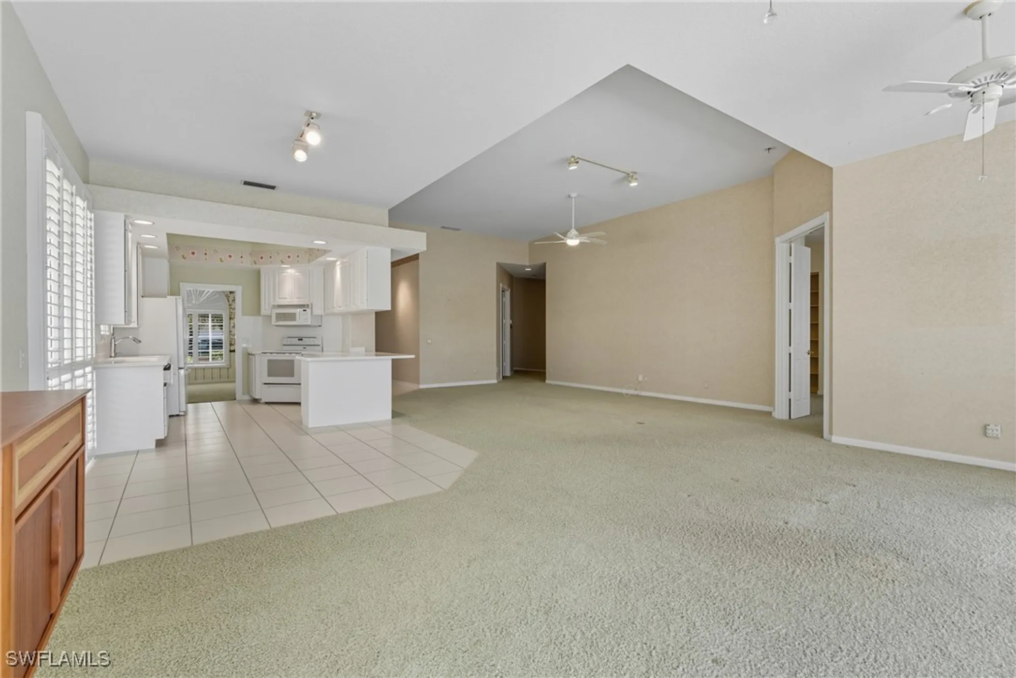 Property Slideshow image 6 of 24 | 5925 bermuda ln, Naples, FL, 34119