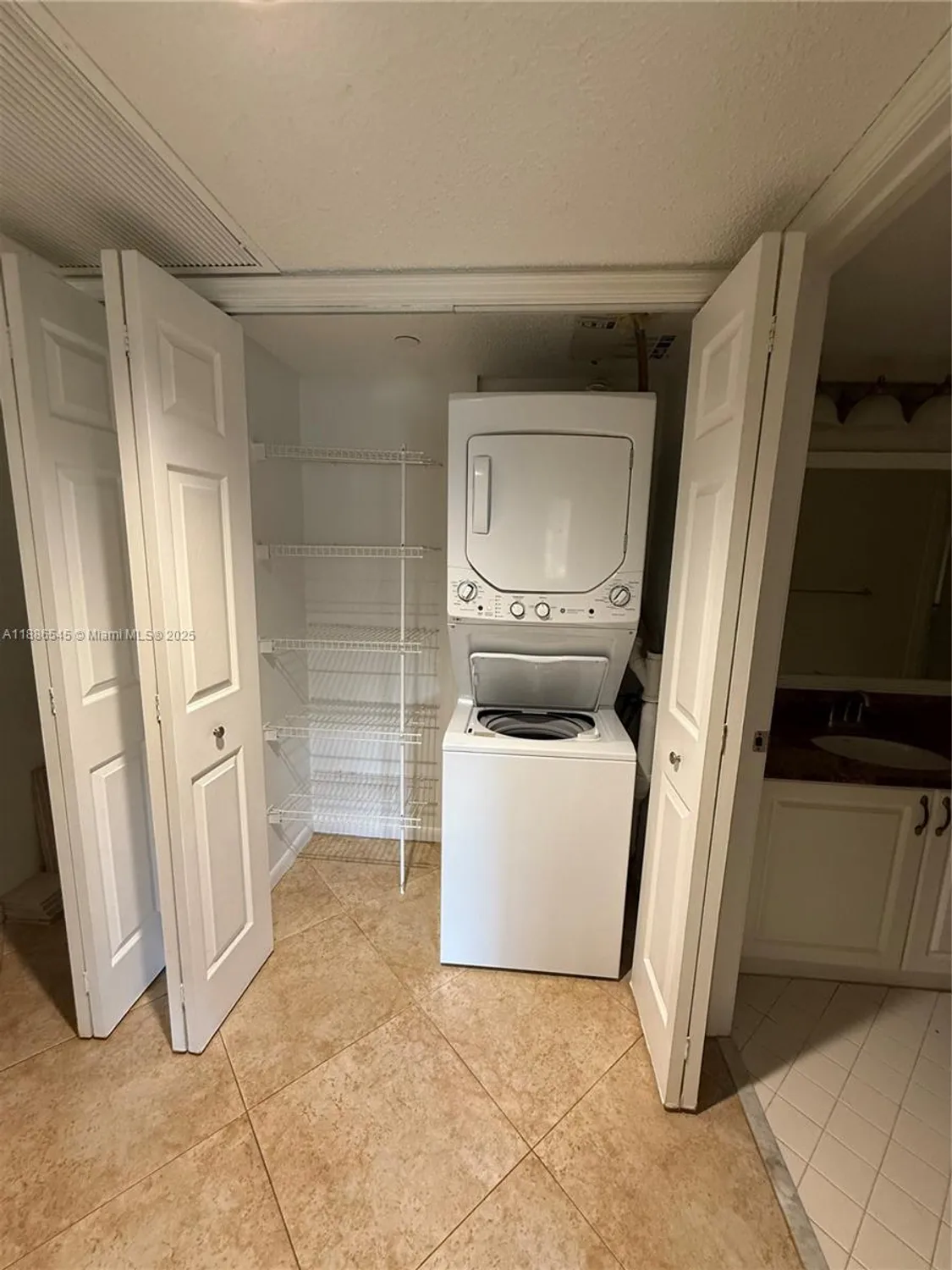 Property Slideshow image 5 of 8 | 900 sw 142nd ave 101l, Pembroke Pines, FL, 33027