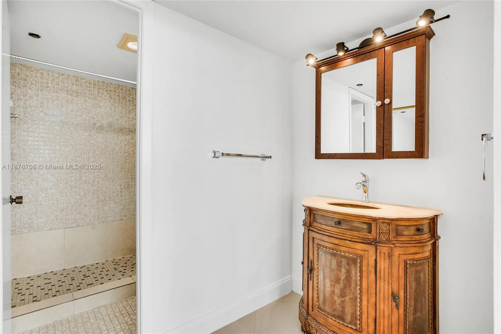 Property Slideshow image 11 of 27 | 1100 saint charles pl ph 5, Pembroke Pines, FL, 33026