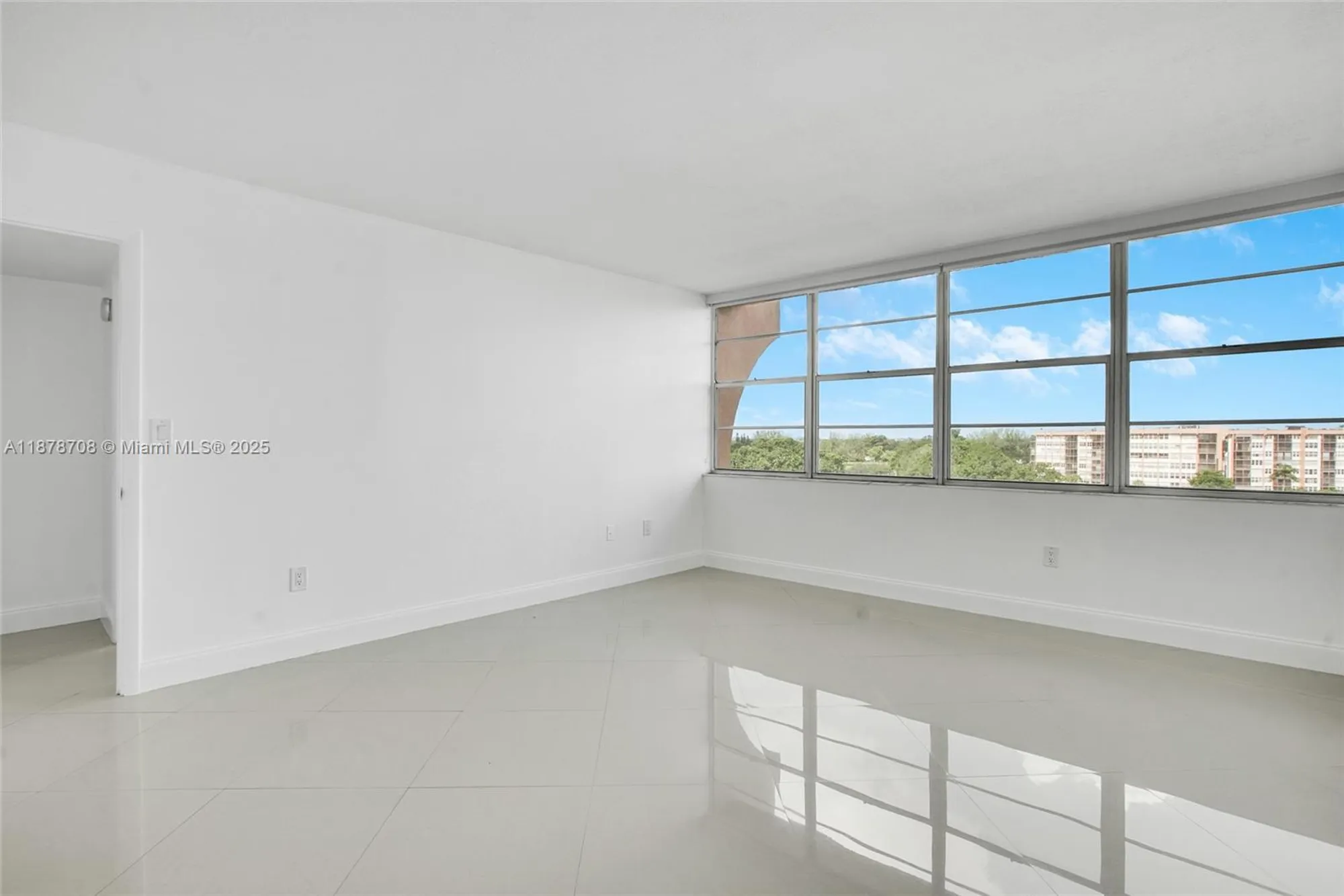 Property Slideshow image 4 of 27 | 1100 saint charles pl ph 5, Pembroke Pines, FL, 33026