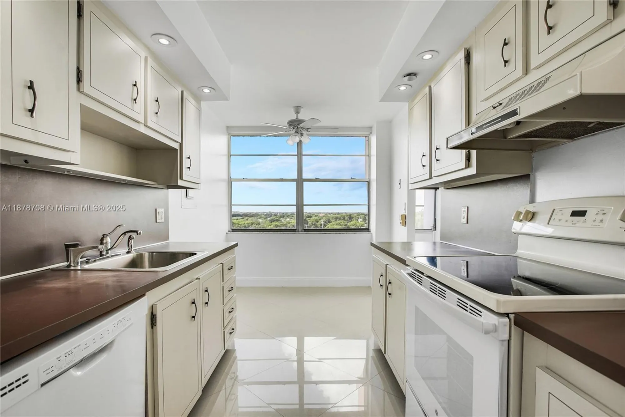 Property Slideshow image 6 of 27 | 1100 saint charles pl ph 5, Pembroke Pines, FL, 33026