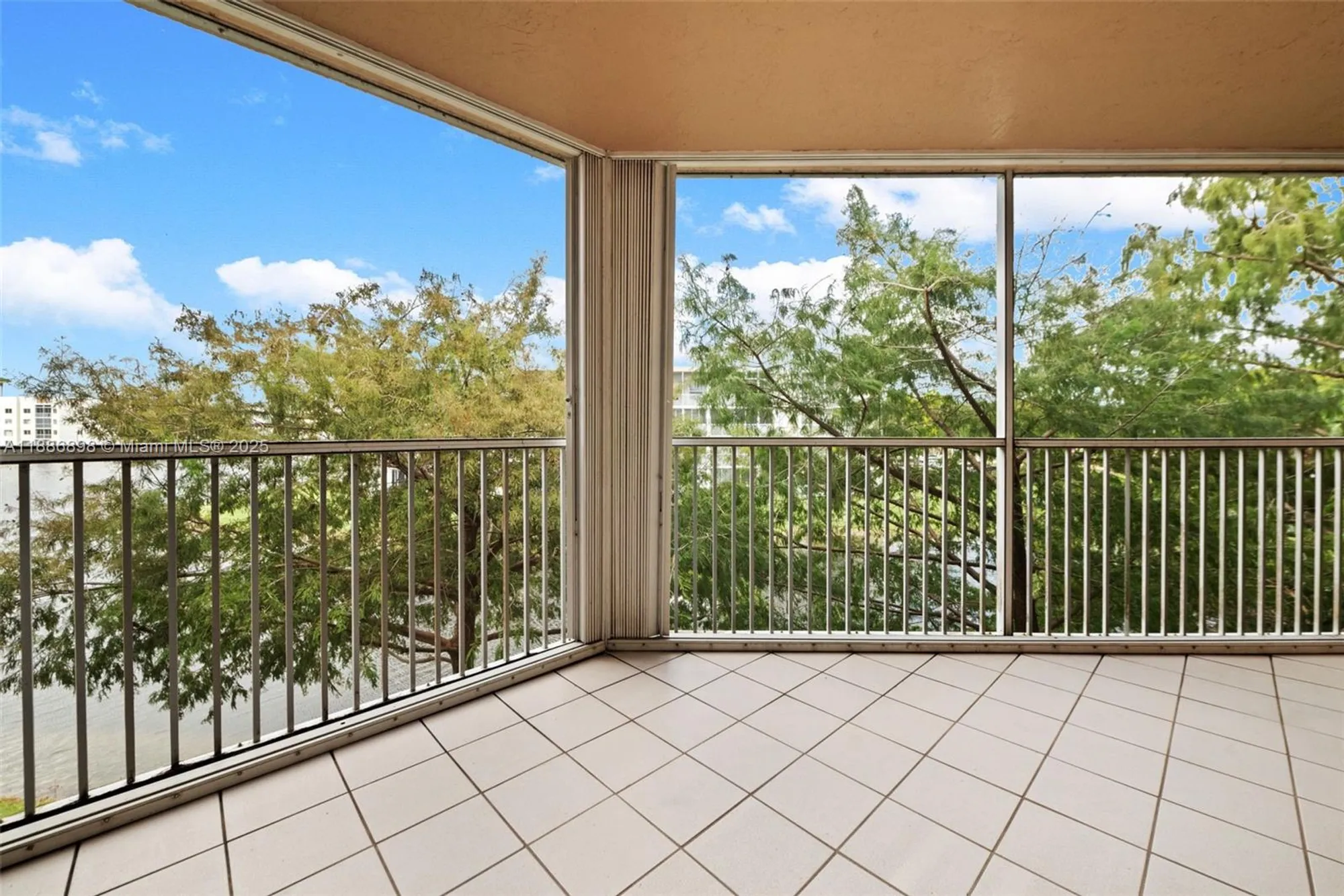 Property Slideshow image 16 of 21 | 7667 granville dr 310, Tamarac, FL, 33321