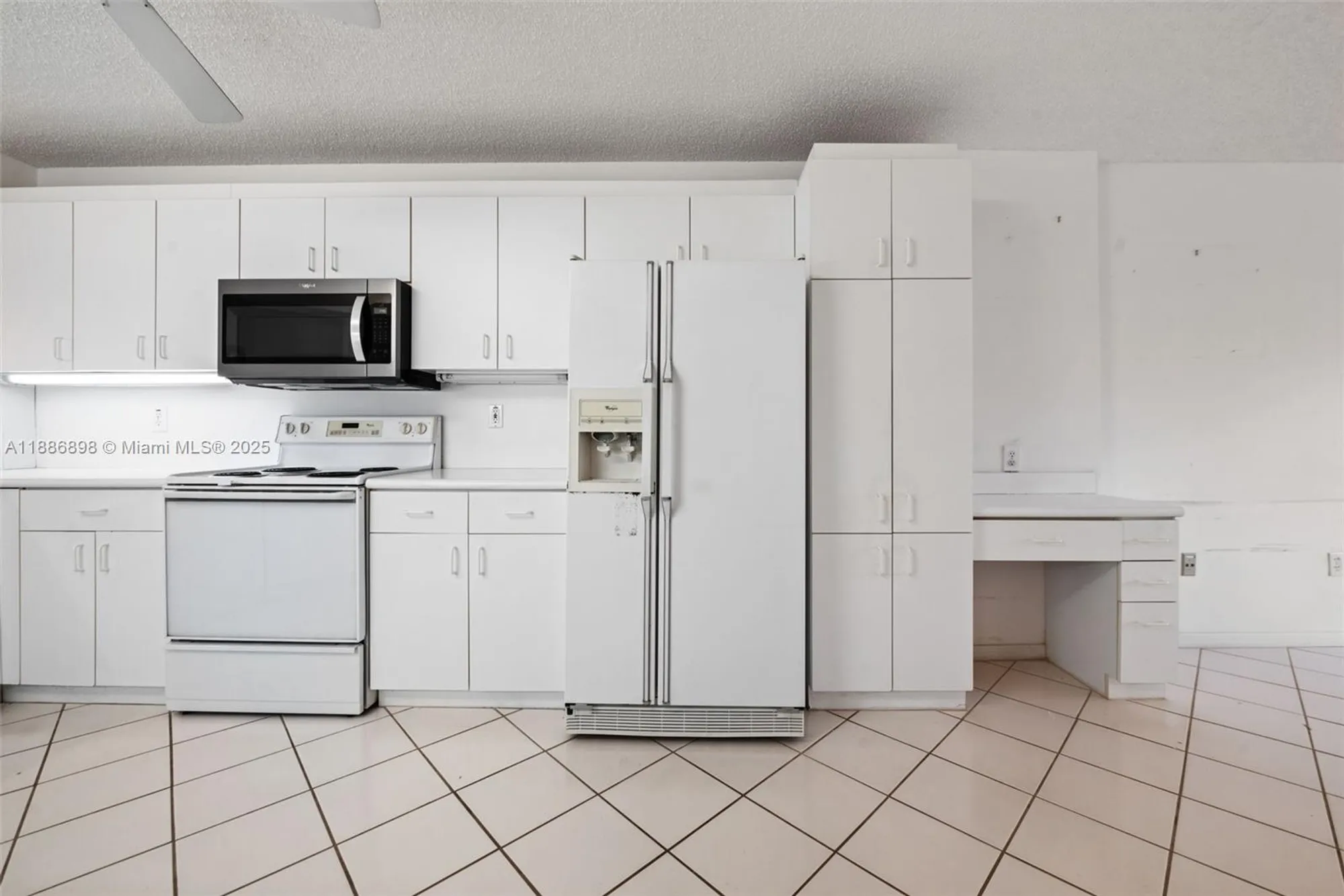 Property Slideshow image 10 of 21 | 7667 granville dr 310, Tamarac, FL, 33321