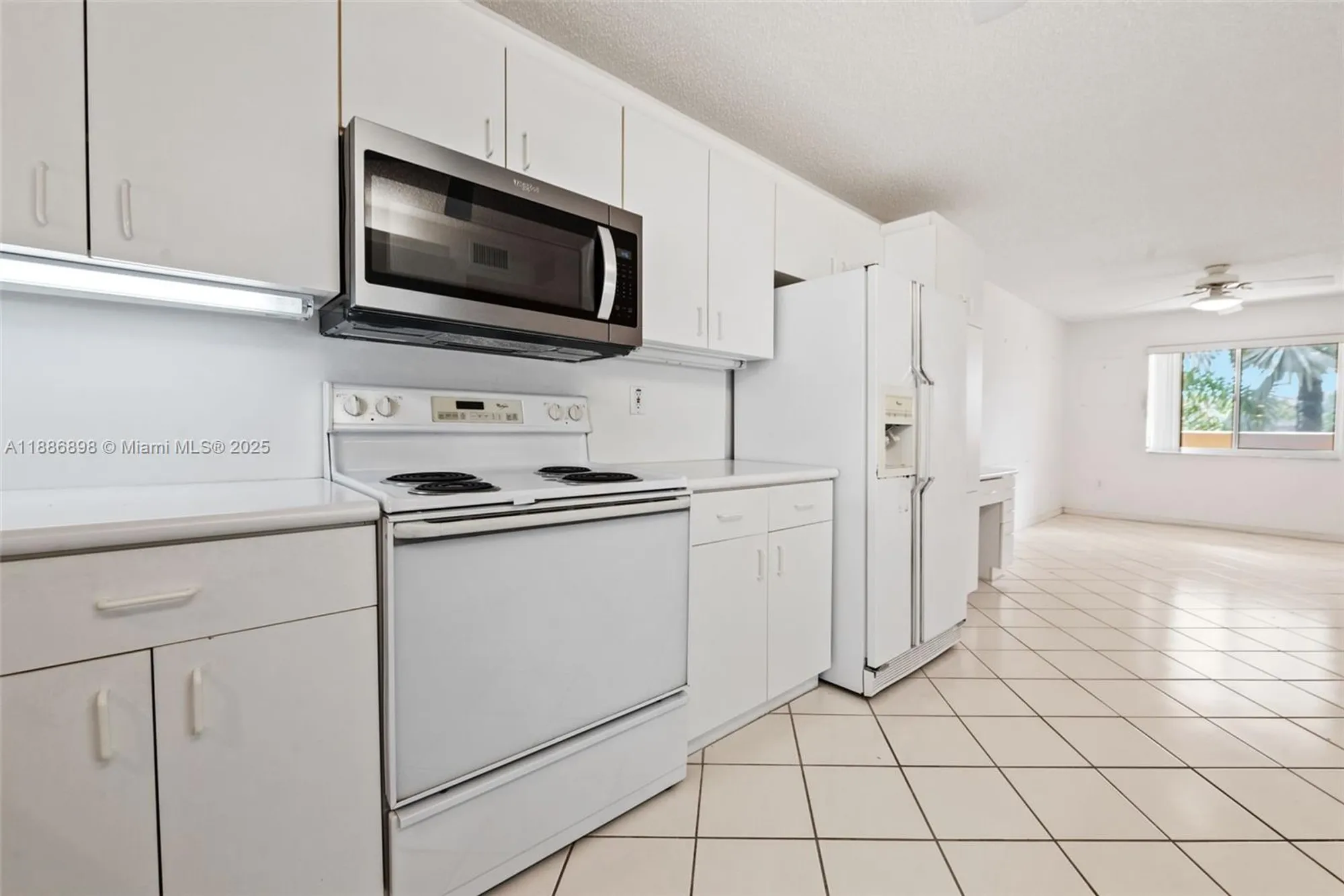 Property Slideshow image 11 of 21 | 7667 granville dr 310, Tamarac, FL, 33321