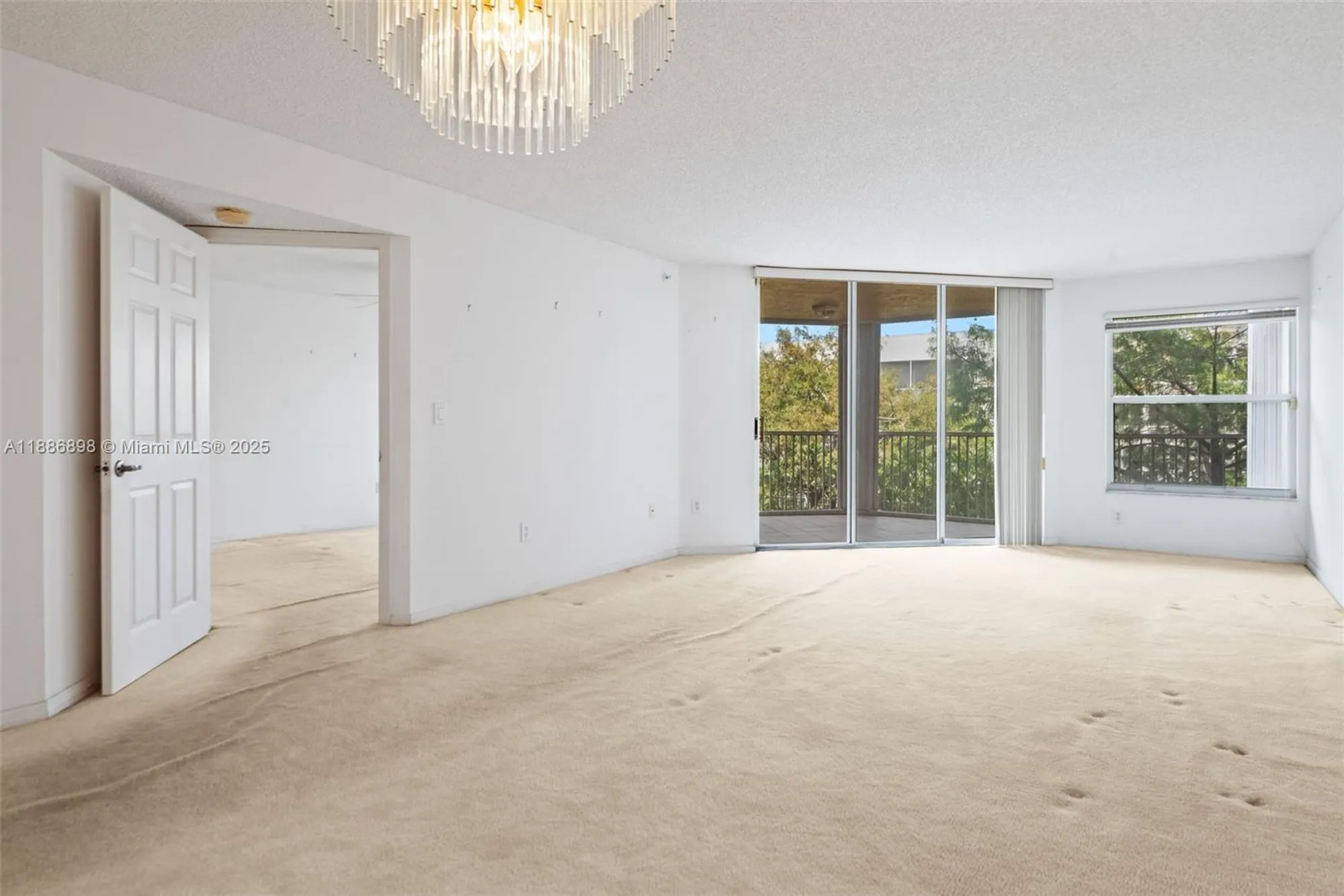 Property Slideshow image 12 of 21 | 7667 granville dr 310, Tamarac, FL, 33321