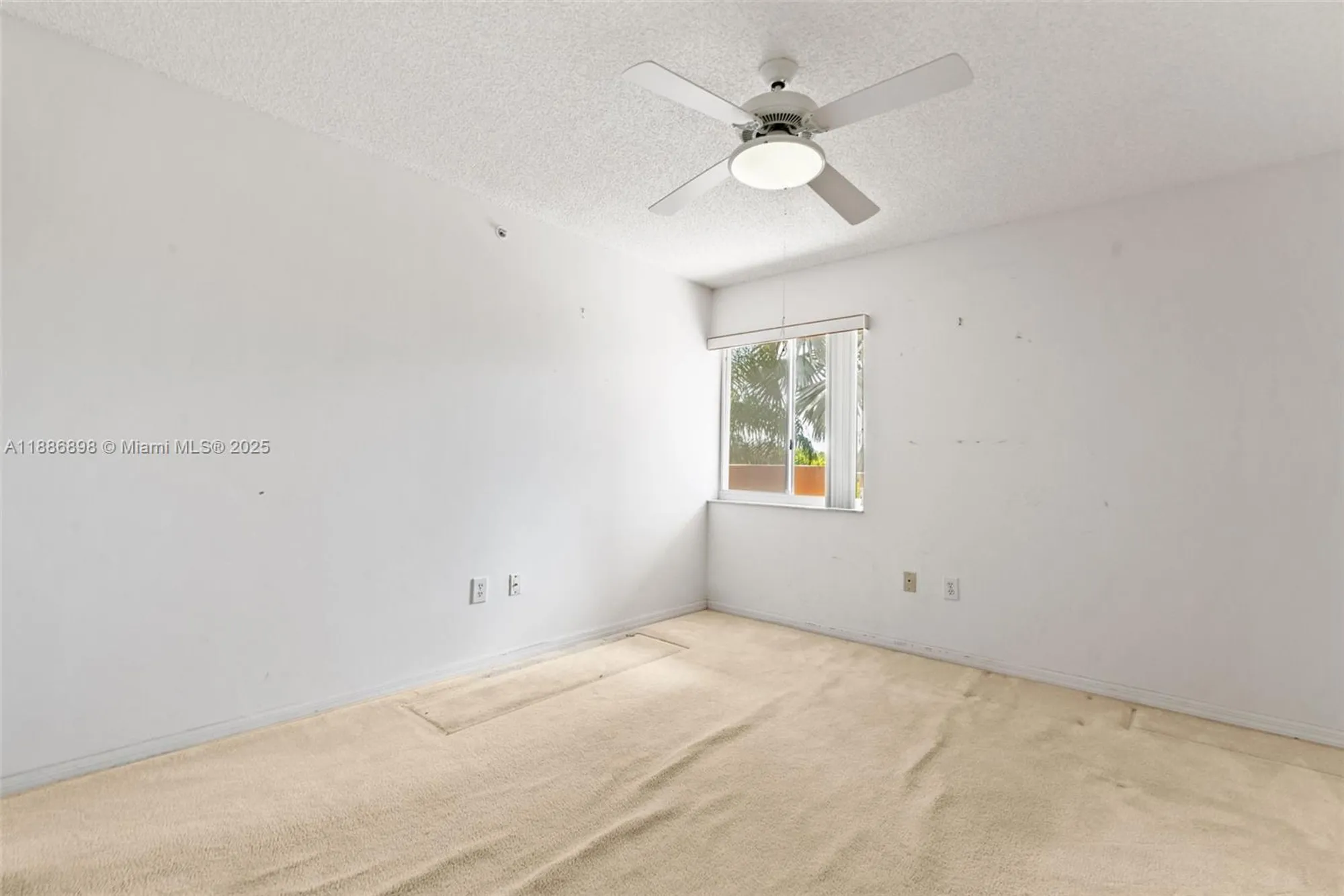 Property Slideshow image 13 of 21 | 7667 granville dr 310, Tamarac, FL, 33321