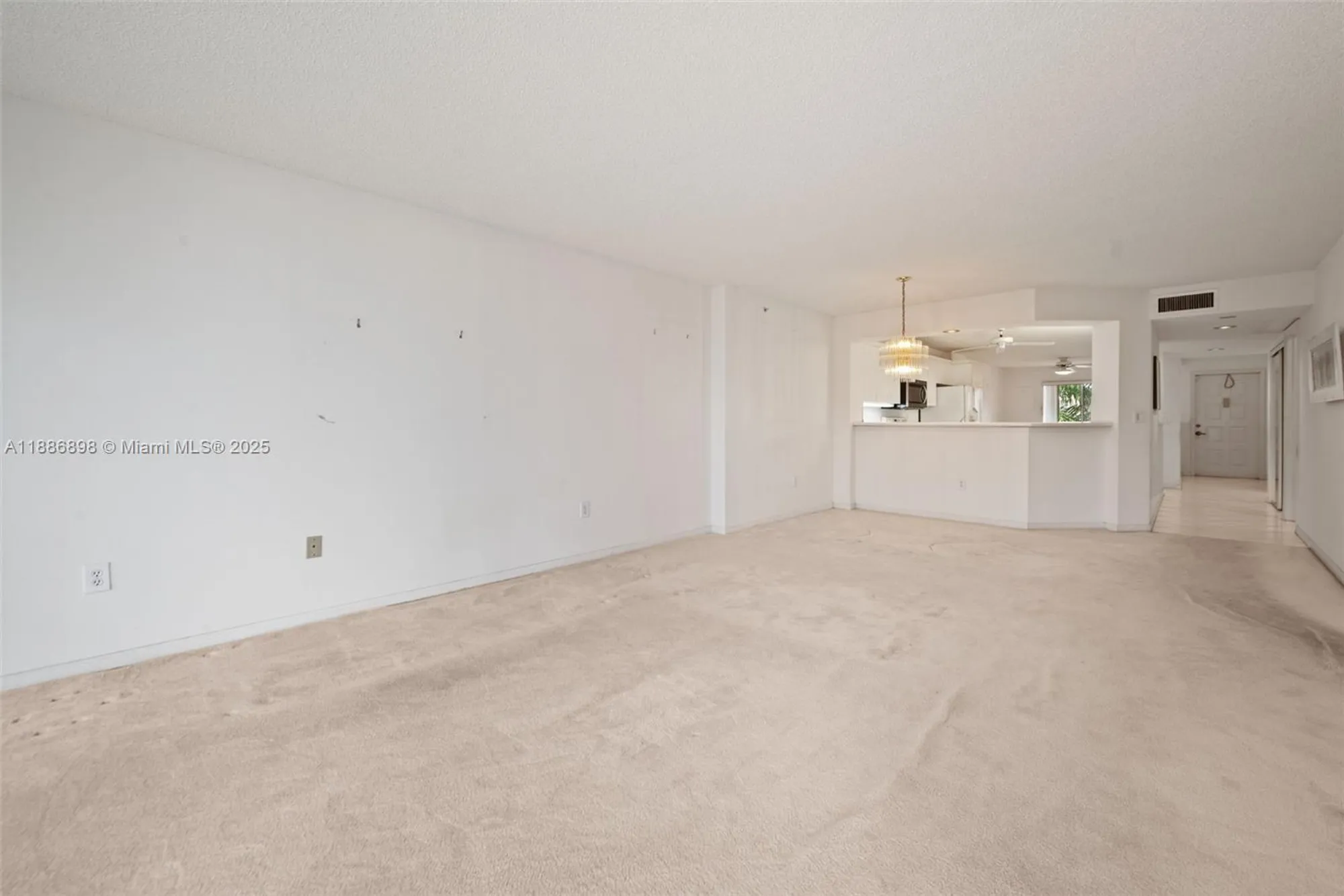 Property Slideshow image 7 of 21 | 7667 granville dr 310, Tamarac, FL, 33321