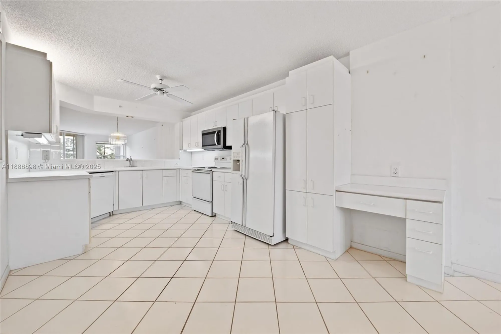 Property Slideshow image 9 of 21 | 7667 granville dr 310, Tamarac, FL, 33321