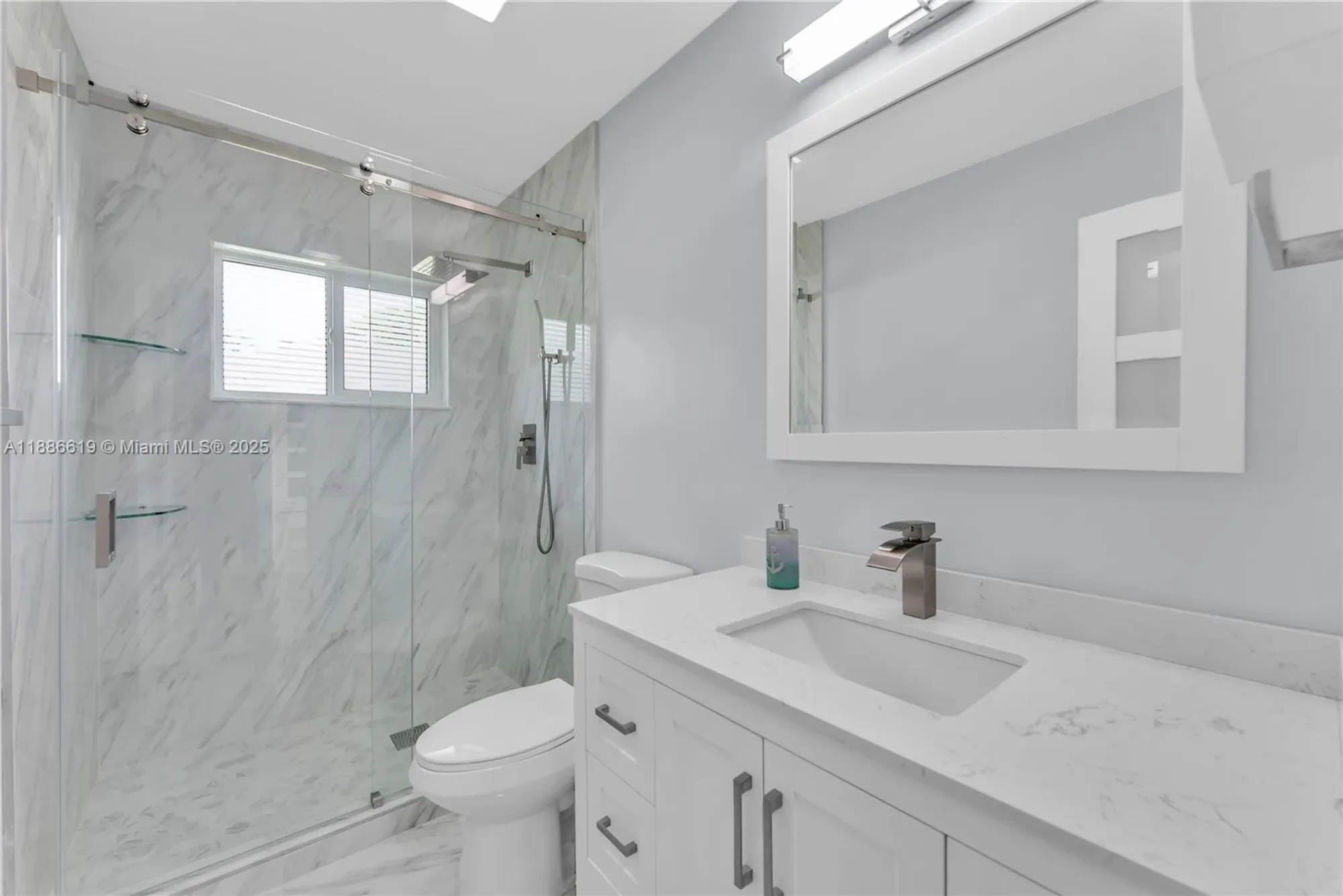 Property Slideshow image 16 of 37 | 10668 greentrail dr, Boynton Beach, FL, 33436