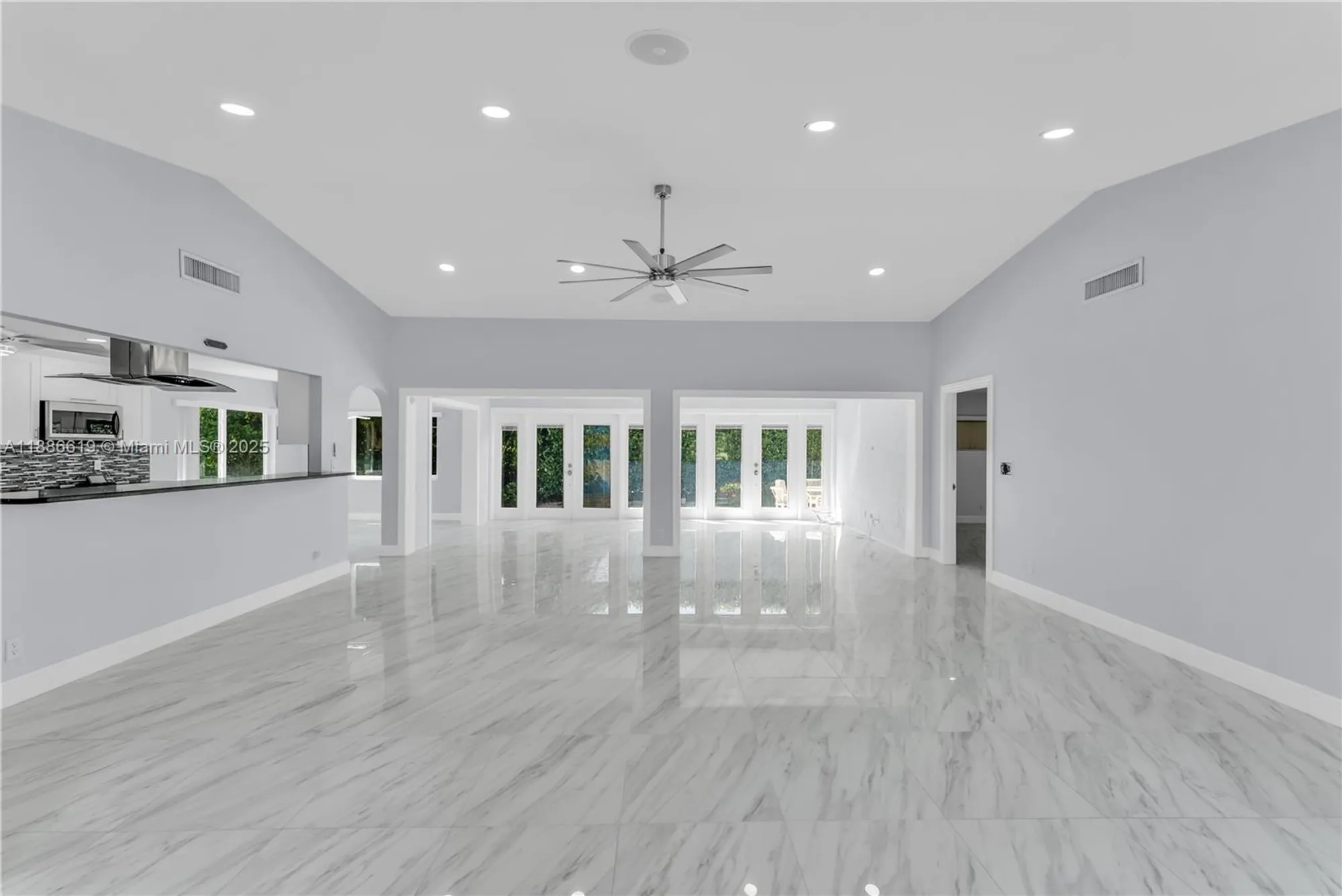 Property Slideshow image 11 of 37 | 10668 greentrail dr, Boynton Beach, FL, 33436
