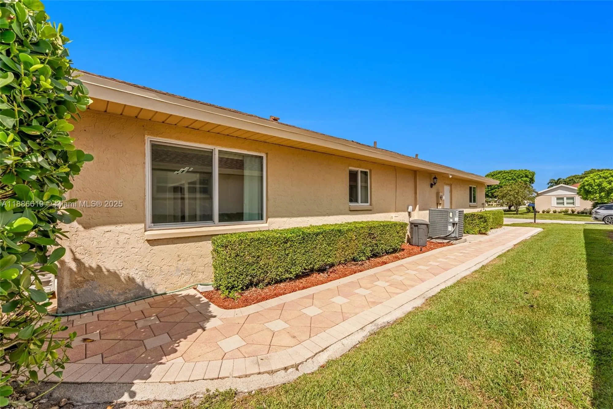 Property Slideshow image 26 of 37 | 10668 greentrail dr, Boynton Beach, FL, 33436