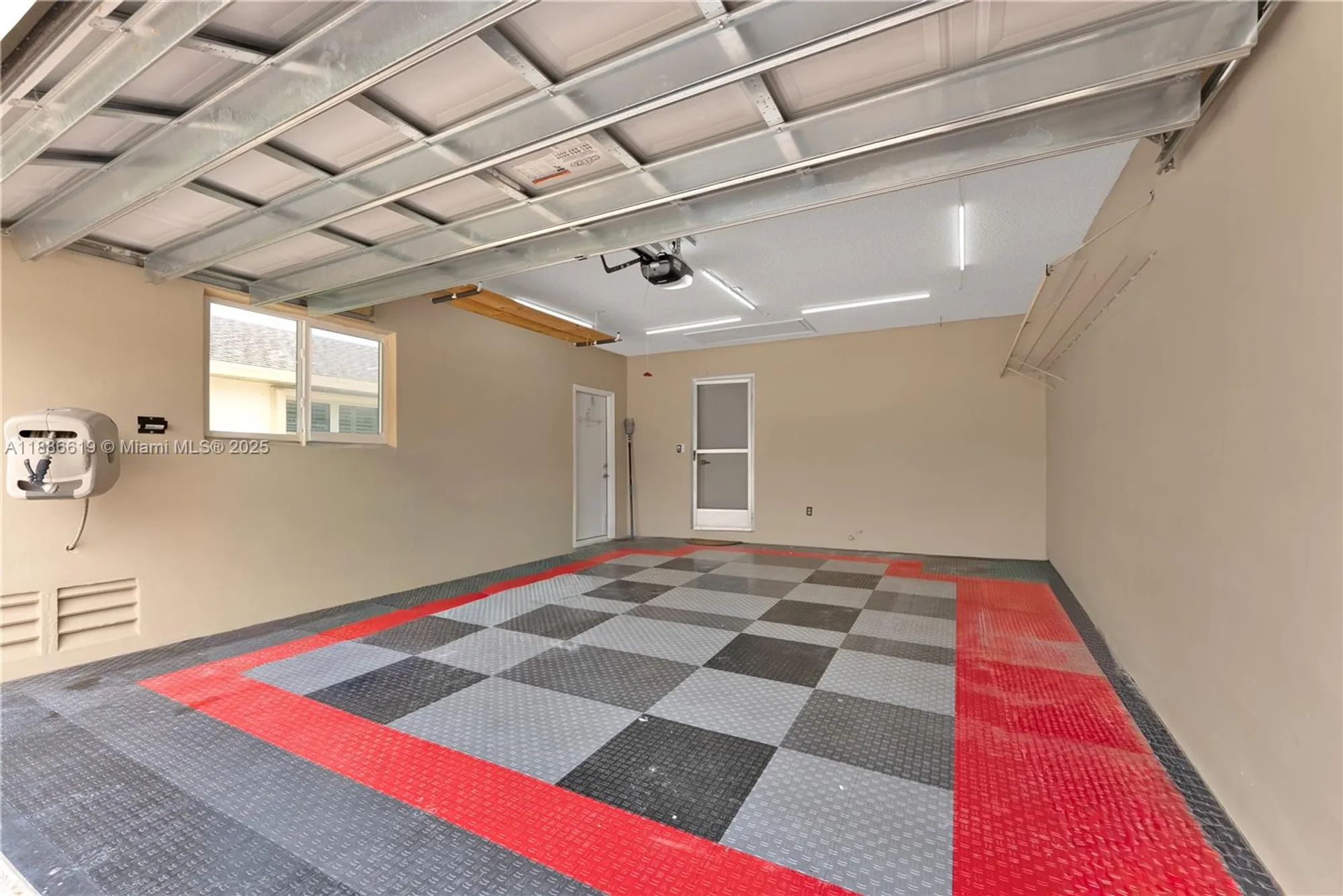 Property Slideshow image 27 of 37 | 10668 greentrail dr, Boynton Beach, FL, 33436