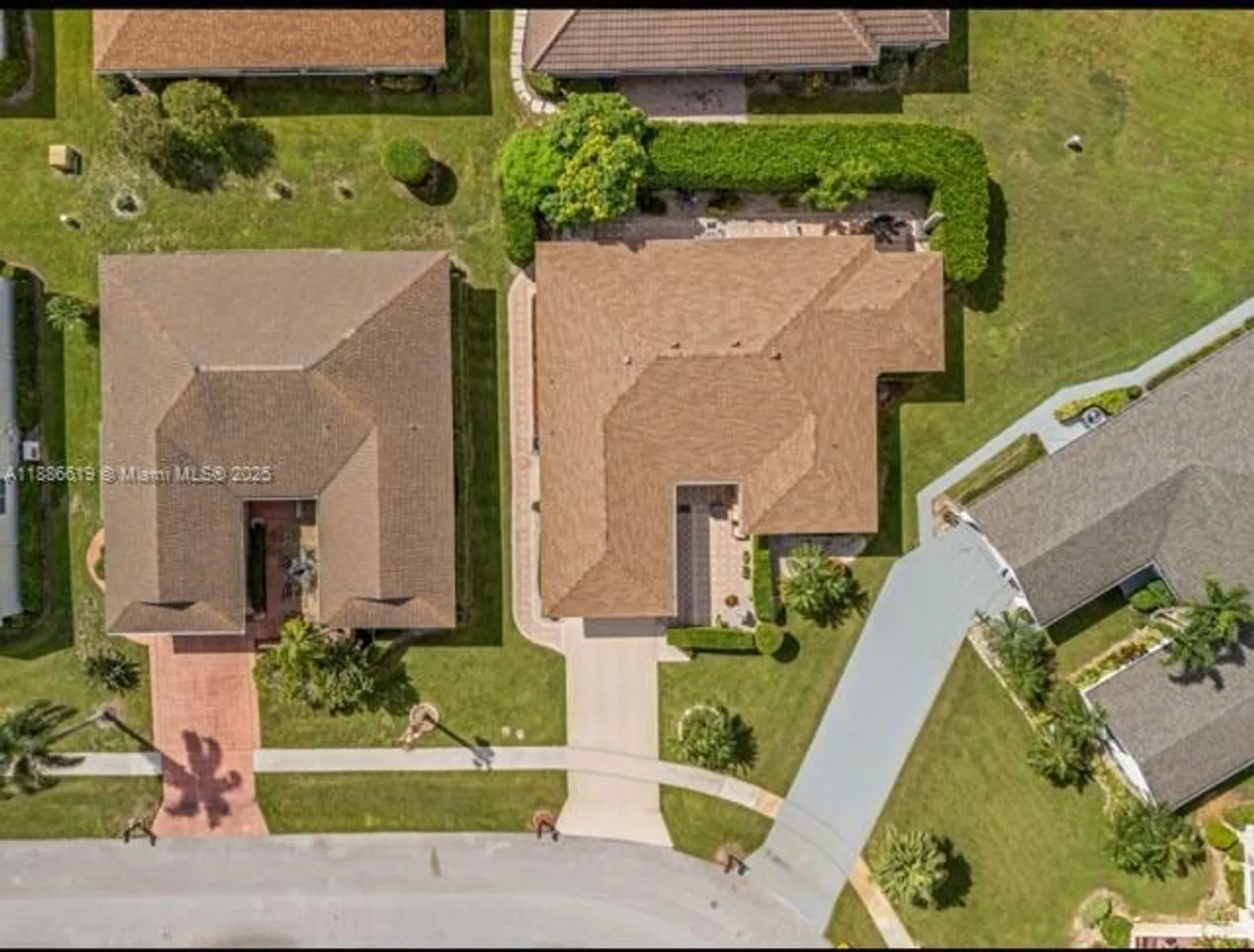 Property Slideshow image 28 of 37 | 10668 greentrail dr, Boynton Beach, FL, 33436