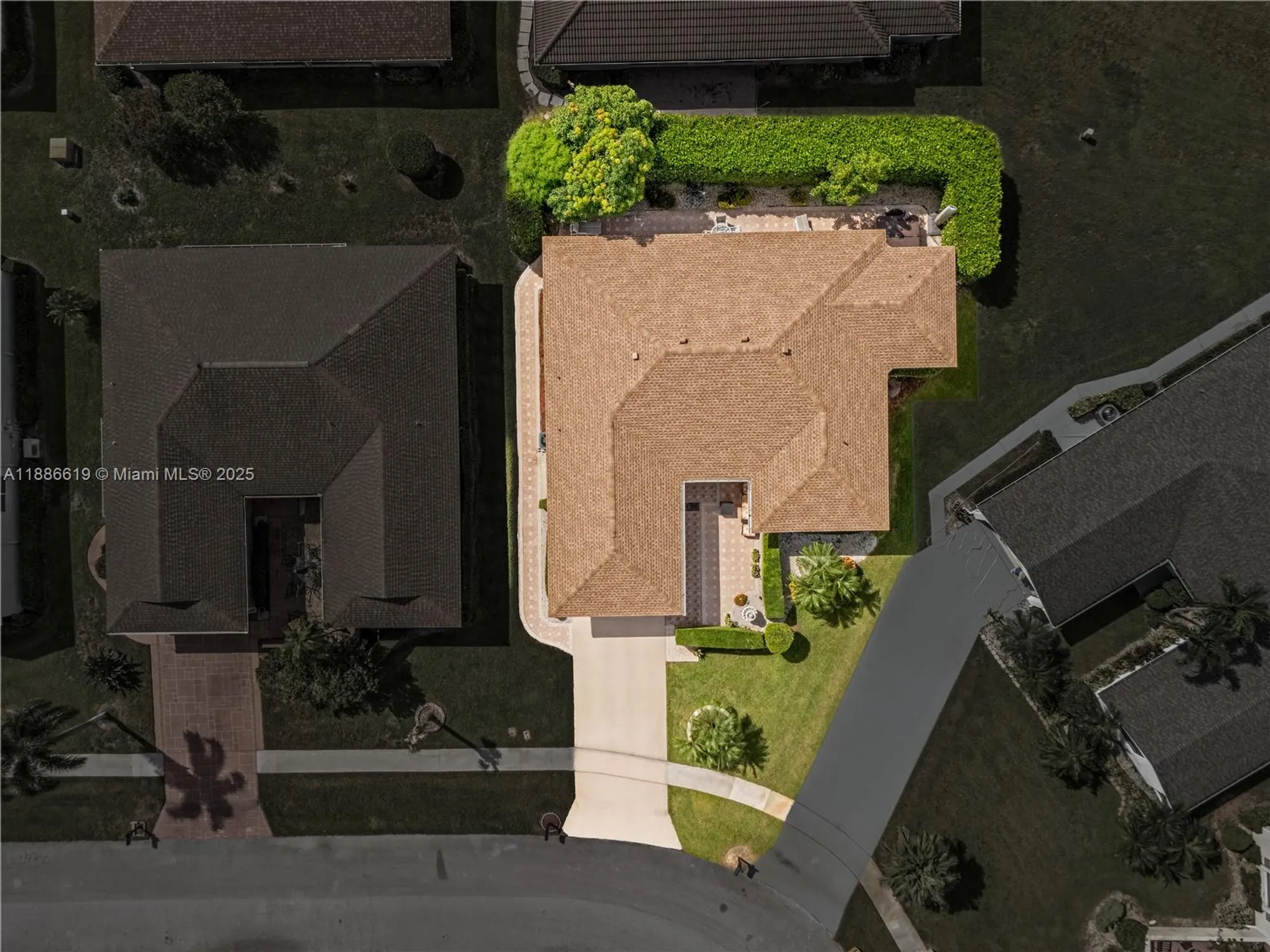 Property Slideshow image 29 of 37 | 10668 greentrail dr, Boynton Beach, FL, 33436