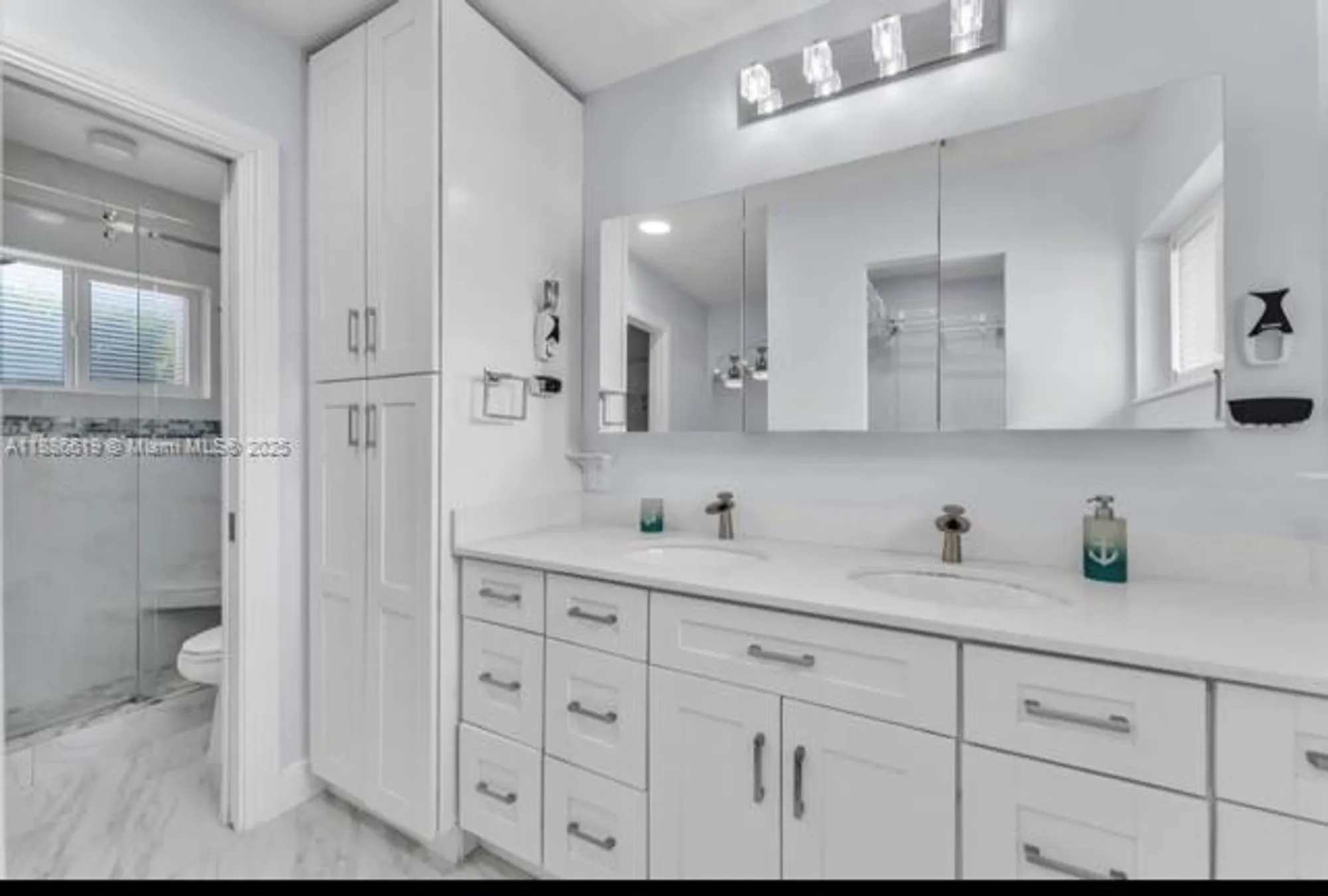 Property Slideshow image 22 of 37 | 10668 greentrail dr, Boynton Beach, FL, 33436