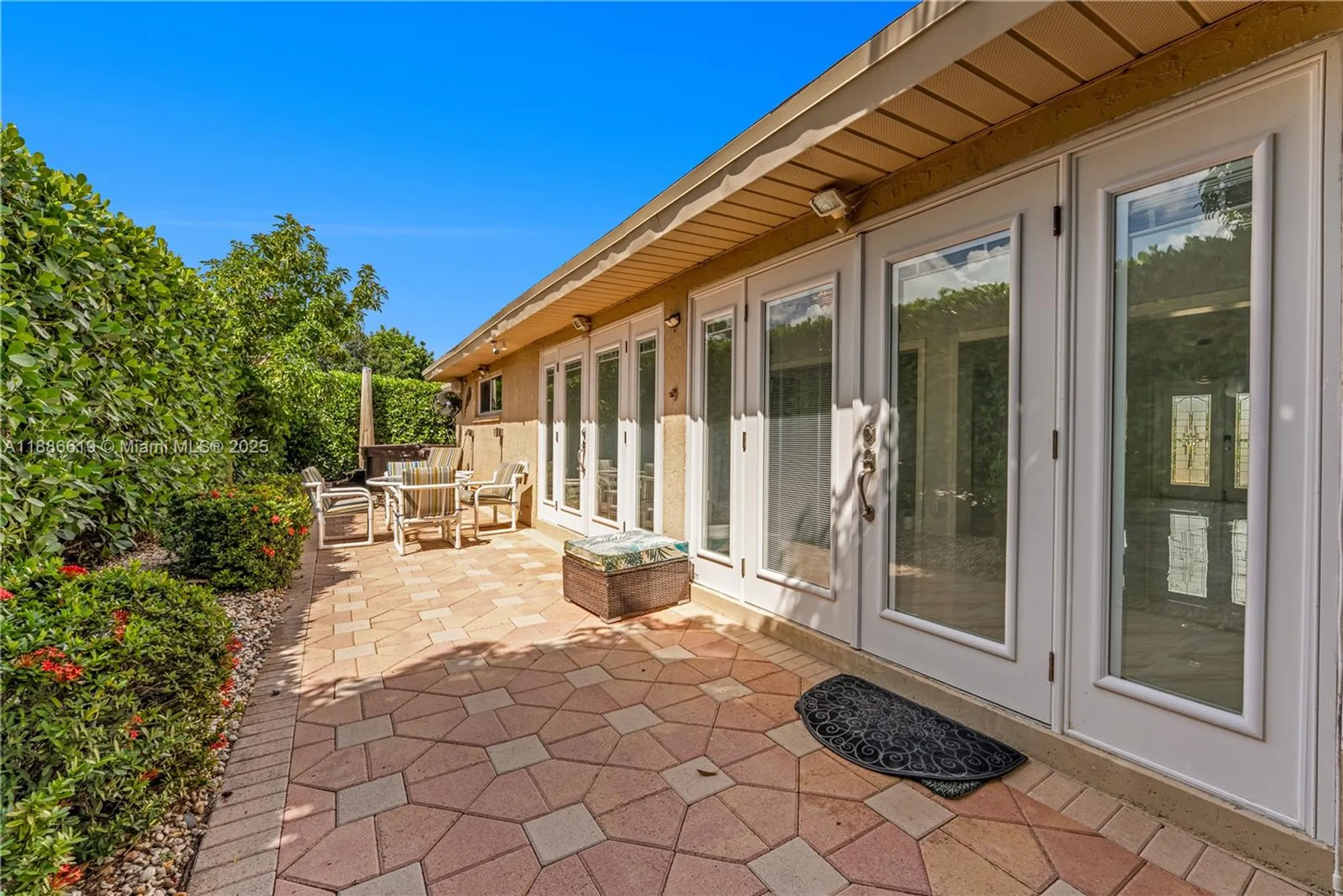 Property Slideshow image 23 of 37 | 10668 greentrail dr, Boynton Beach, FL, 33436