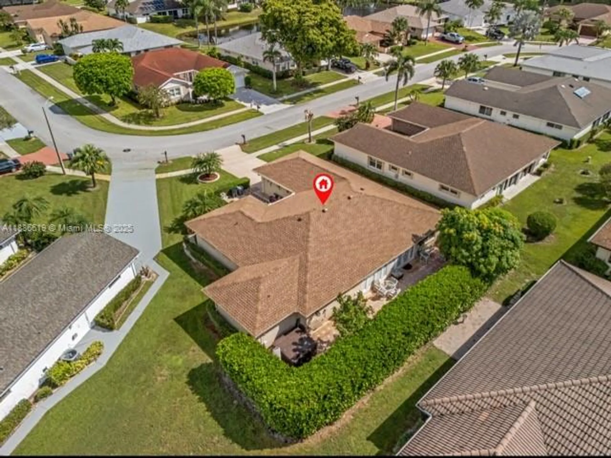 Property Slideshow image 30 of 37 | 10668 greentrail dr, Boynton Beach, FL, 33436