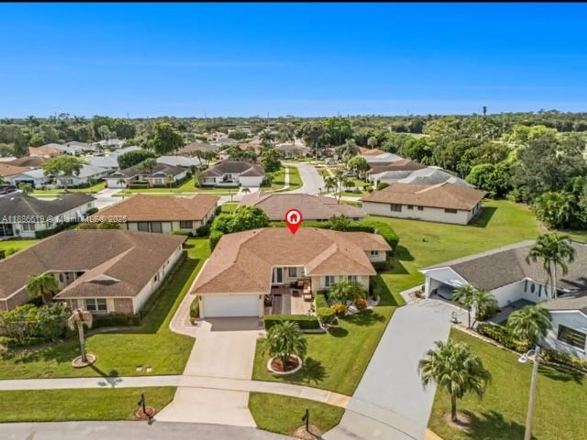 Property Slideshow image 31 of 37 | 10668 greentrail dr, Boynton Beach, FL, 33436