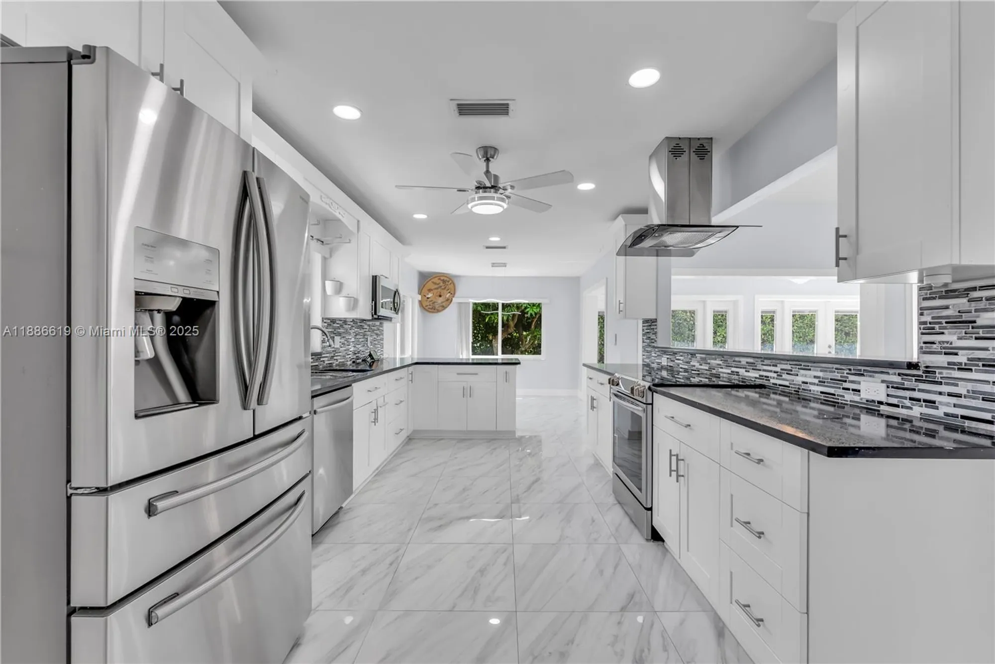 Property Slideshow image 6 of 37 | 10668 greentrail dr, Boynton Beach, FL, 33436