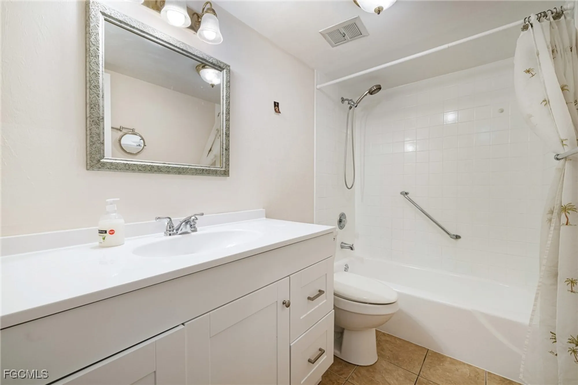 Property Slideshow image 19 of 48 | 1828 pine valley dr 109, Fort Myers, FL, 33907