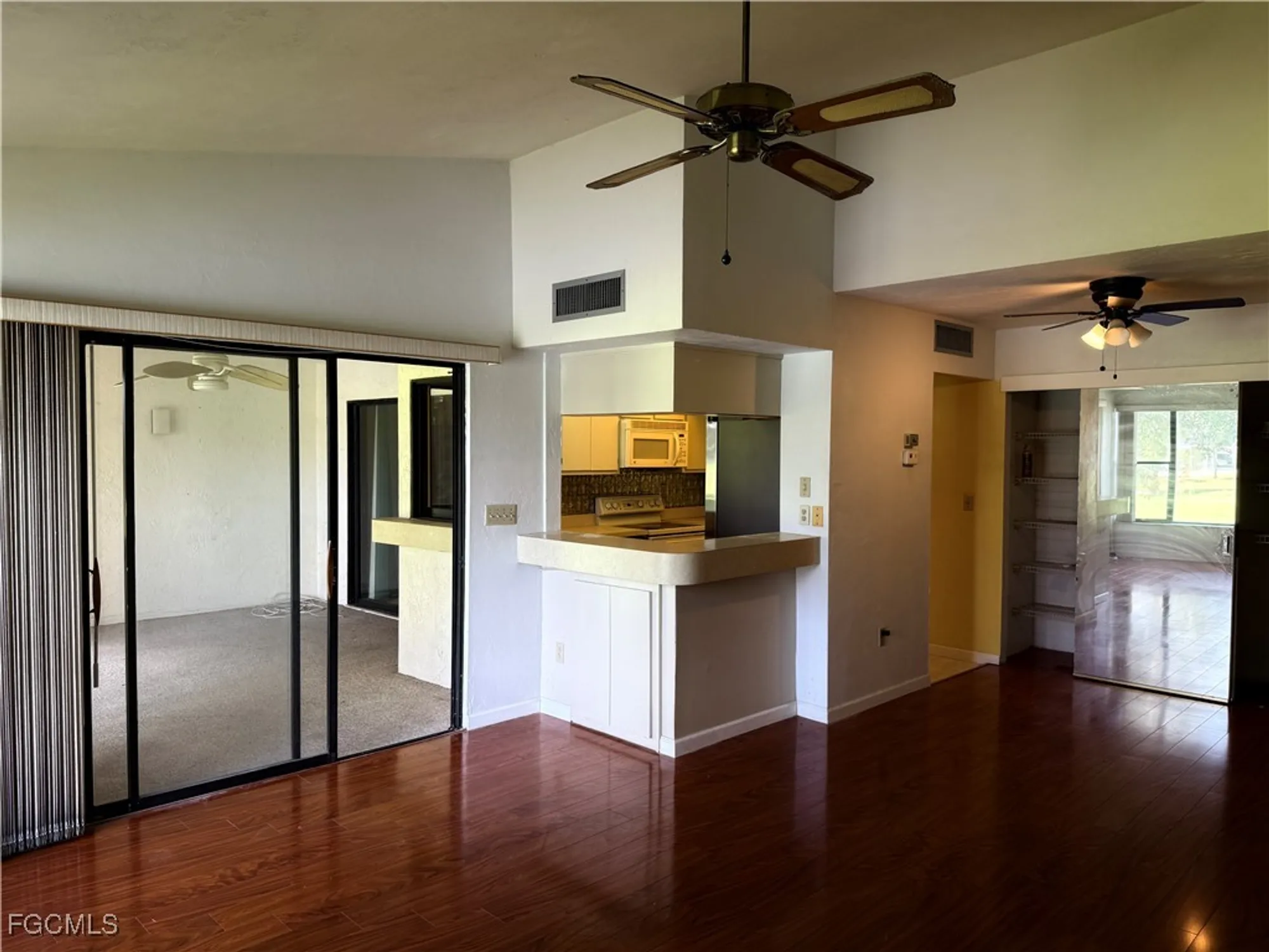 Property Slideshow image 15 of 25 | 5650 trailwinds dr 124, Fort Myers, FL, 33907