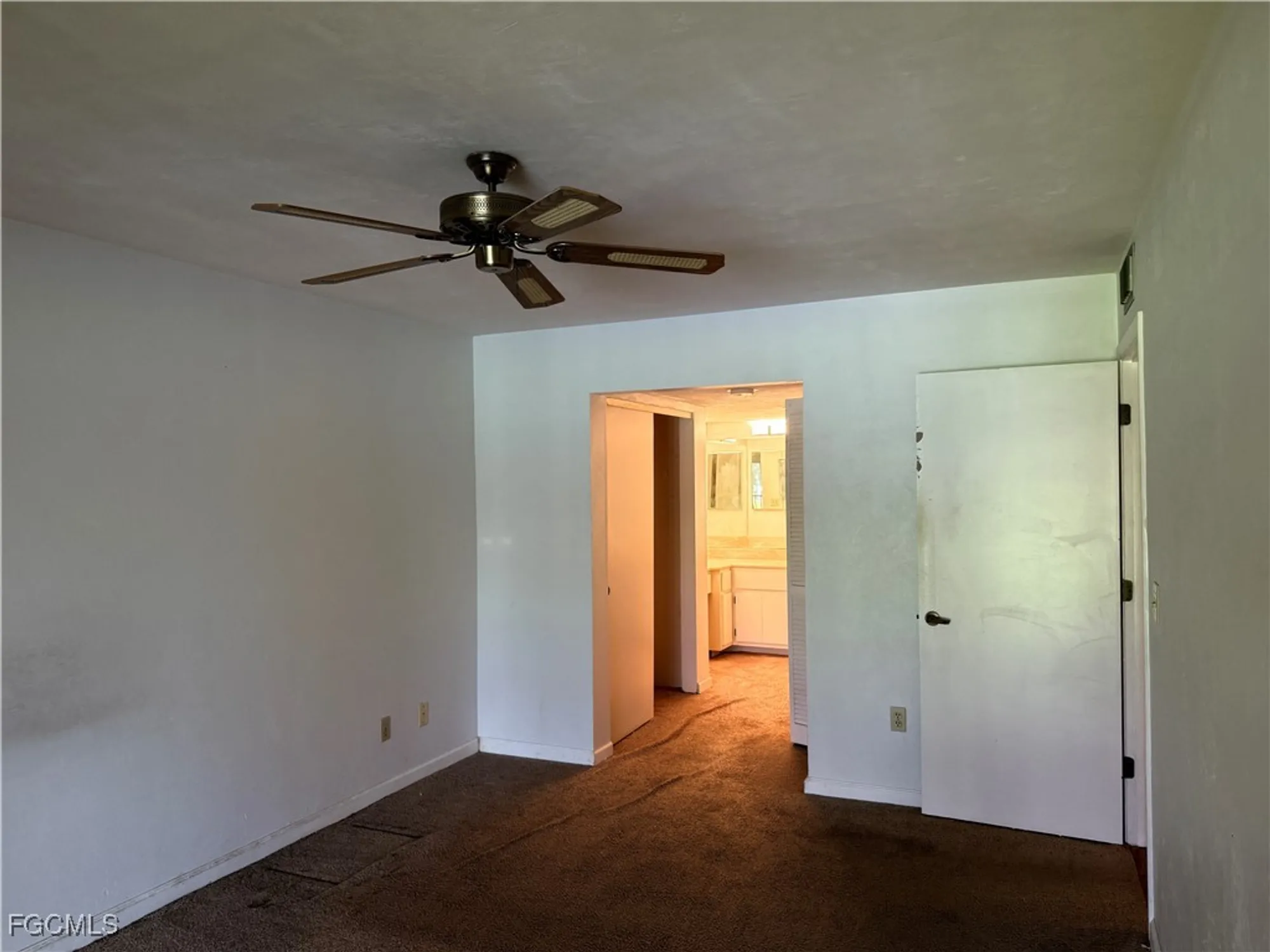 Property Slideshow image 16 of 25 | 5650 trailwinds dr 124, Fort Myers, FL, 33907