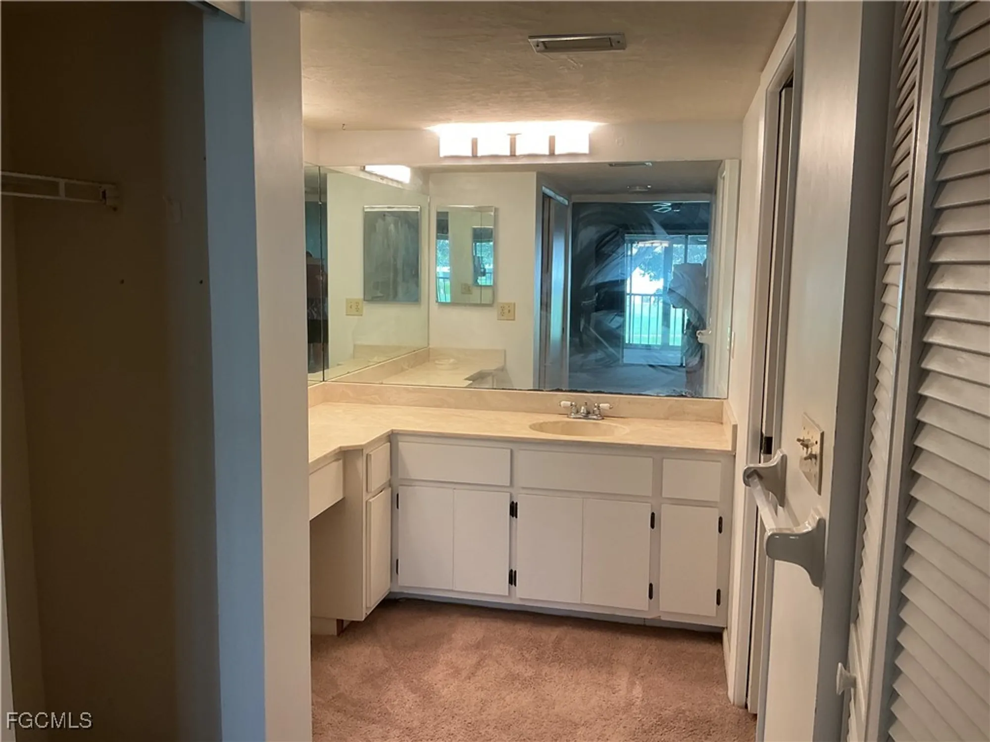 Property Slideshow image 17 of 25 | 5650 trailwinds dr 124, Fort Myers, FL, 33907