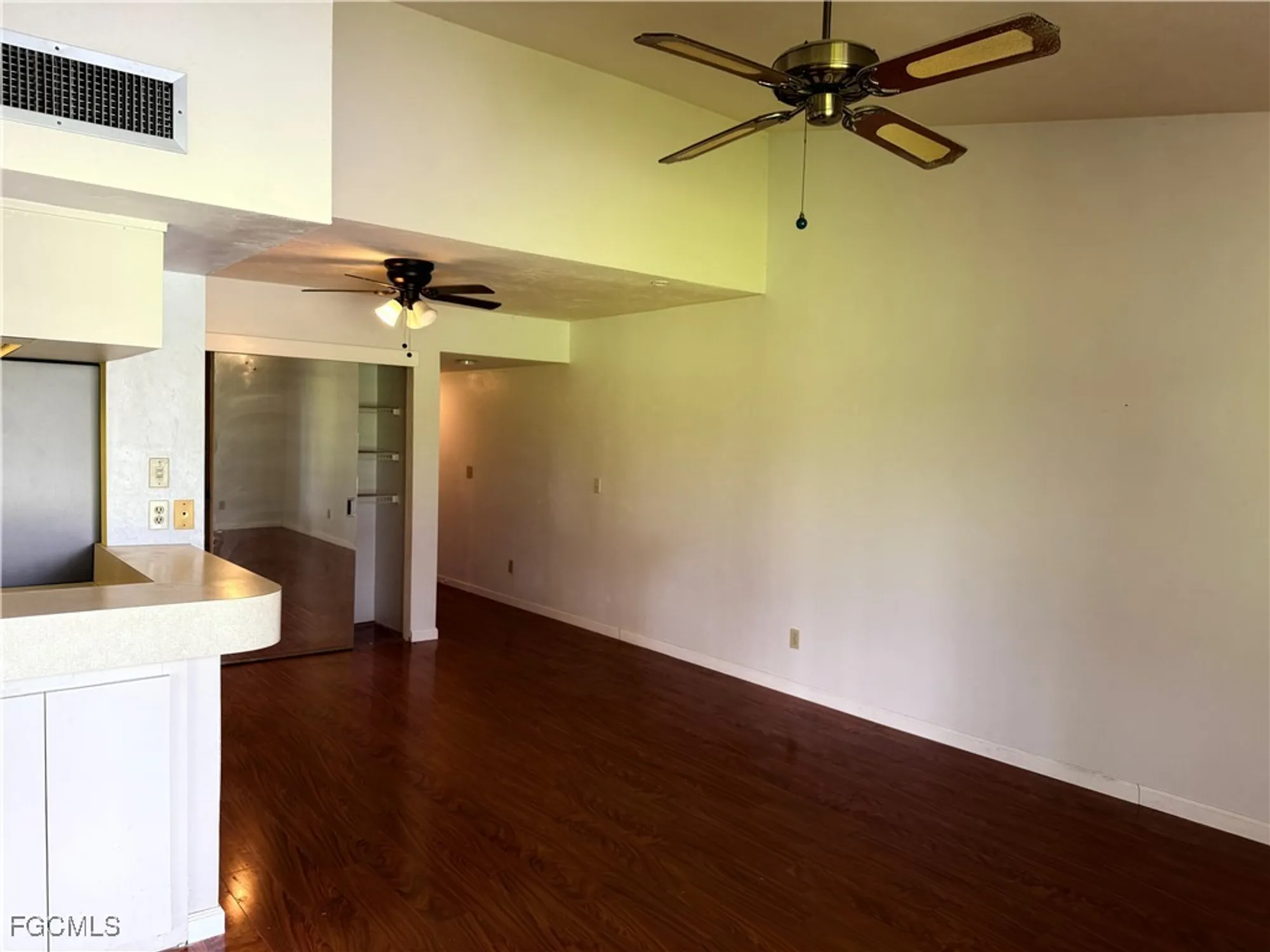 Property Slideshow image 10 of 25 | 5650 trailwinds dr 124, Fort Myers, FL, 33907