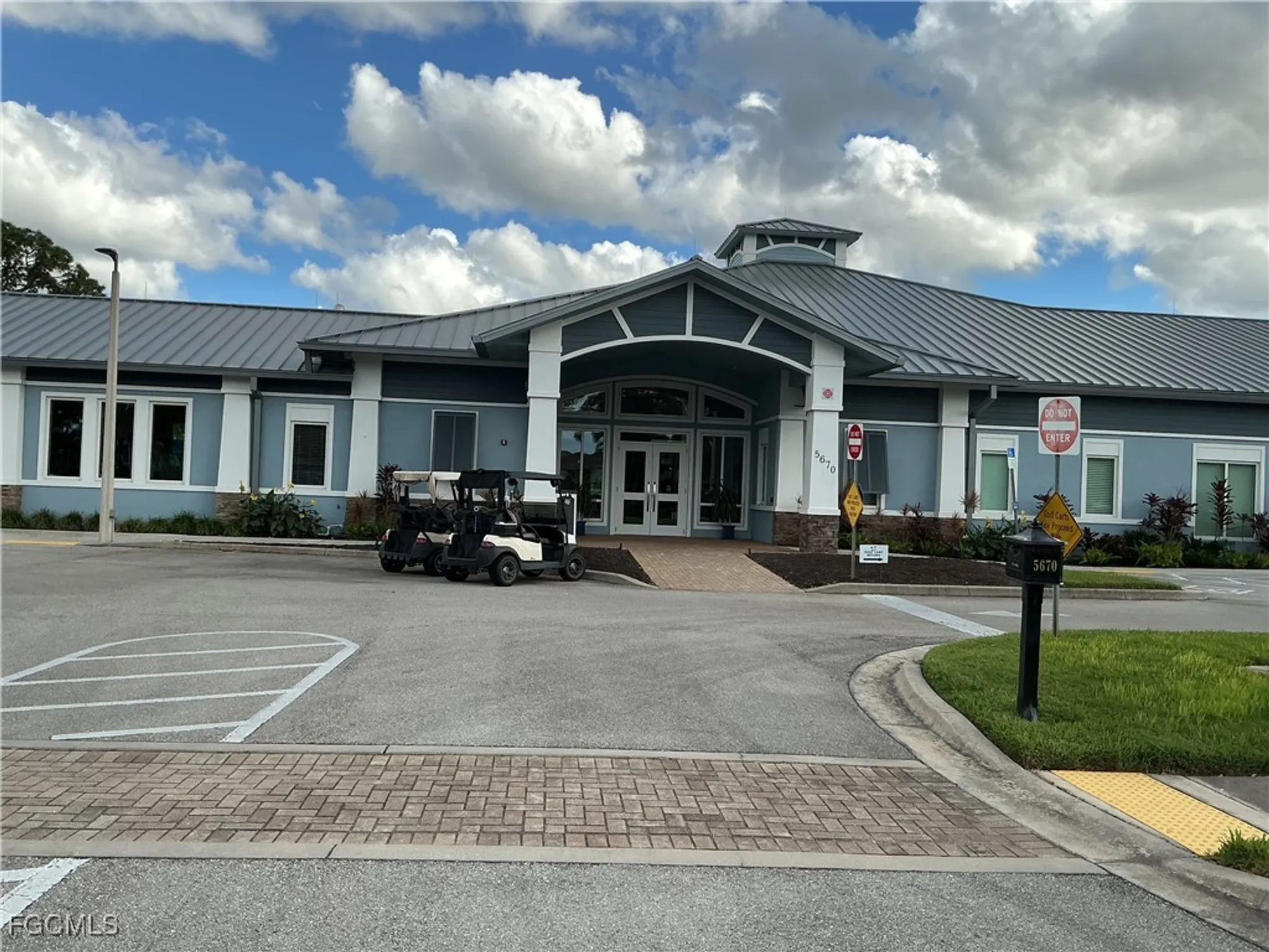 Property Slideshow image 24 of 25 | 5650 trailwinds dr 124, Fort Myers, FL, 33907