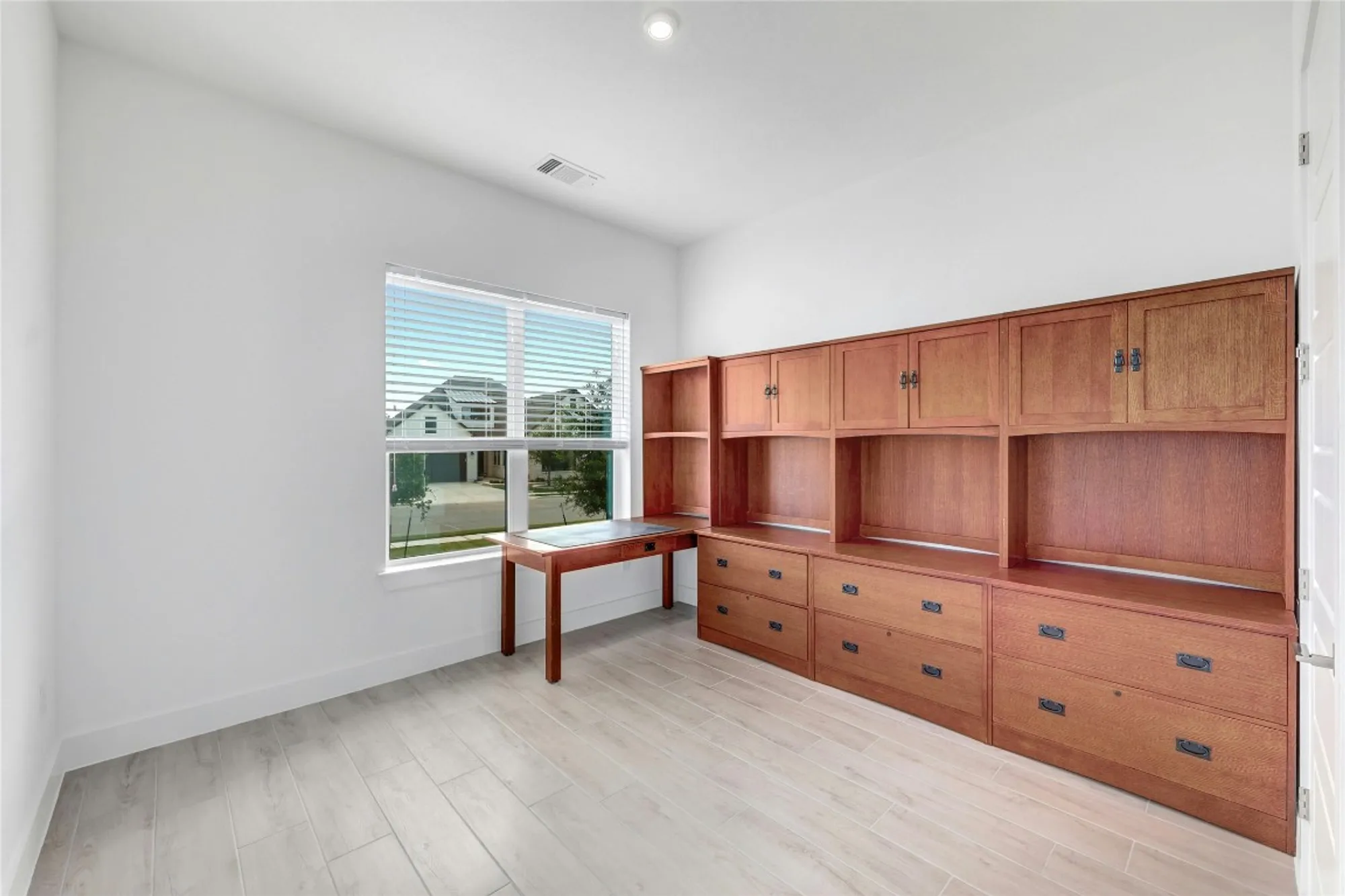 Property Slideshow image 19 of 40 | 213 oakley pass, Liberty Hill, TX, 78642