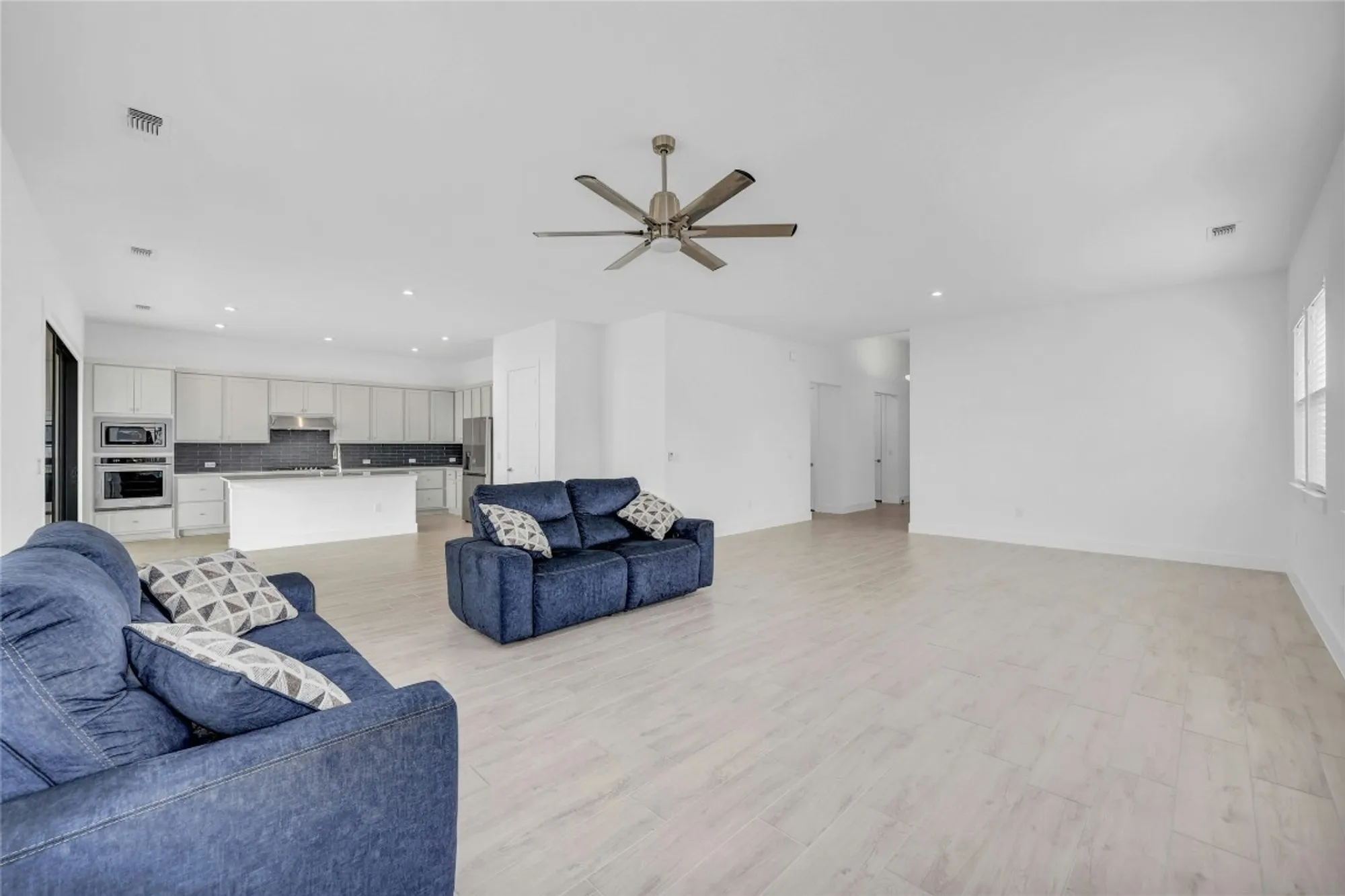 Property Slideshow image 7 of 40 | 213 oakley pass, Liberty Hill, TX, 78642