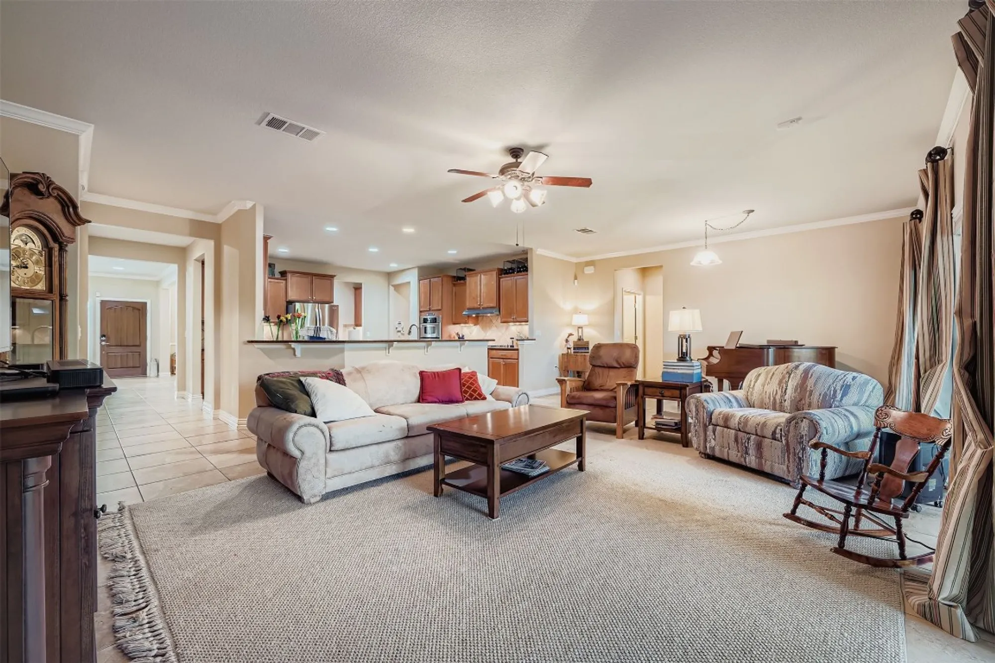 Property Slideshow image 12 of 34 | 304 pipe creek ln, Georgetown, TX, 78633