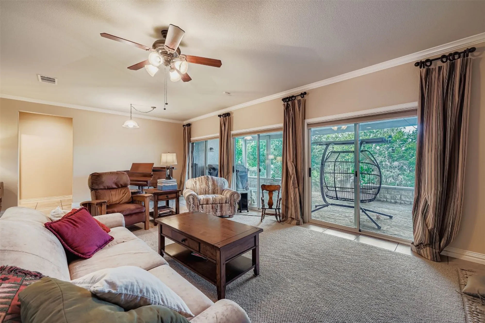 Property Slideshow image 13 of 34 | 304 pipe creek ln, Georgetown, TX, 78633