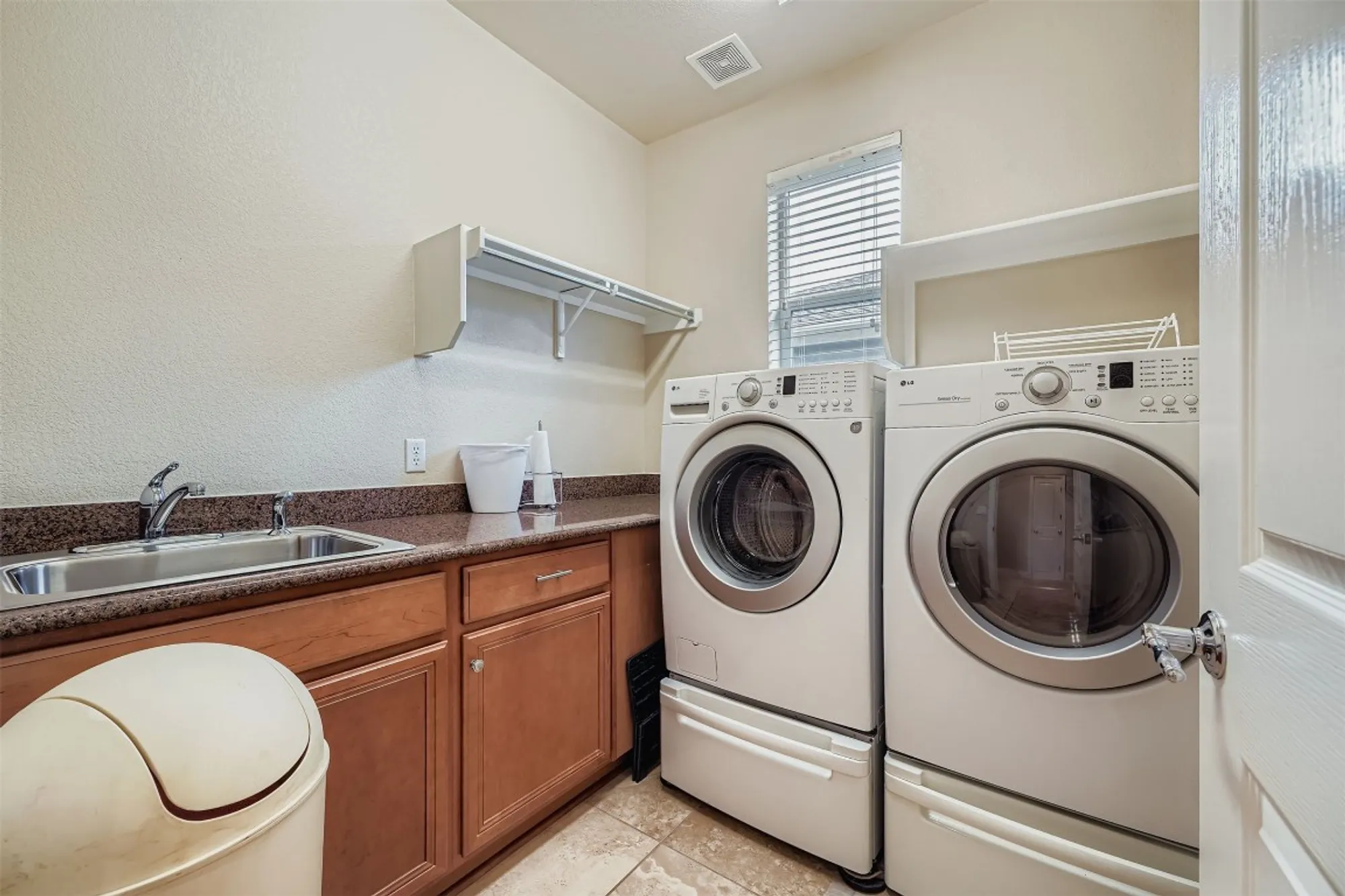 Property Slideshow image 25 of 34 | 304 pipe creek ln, Georgetown, TX, 78633