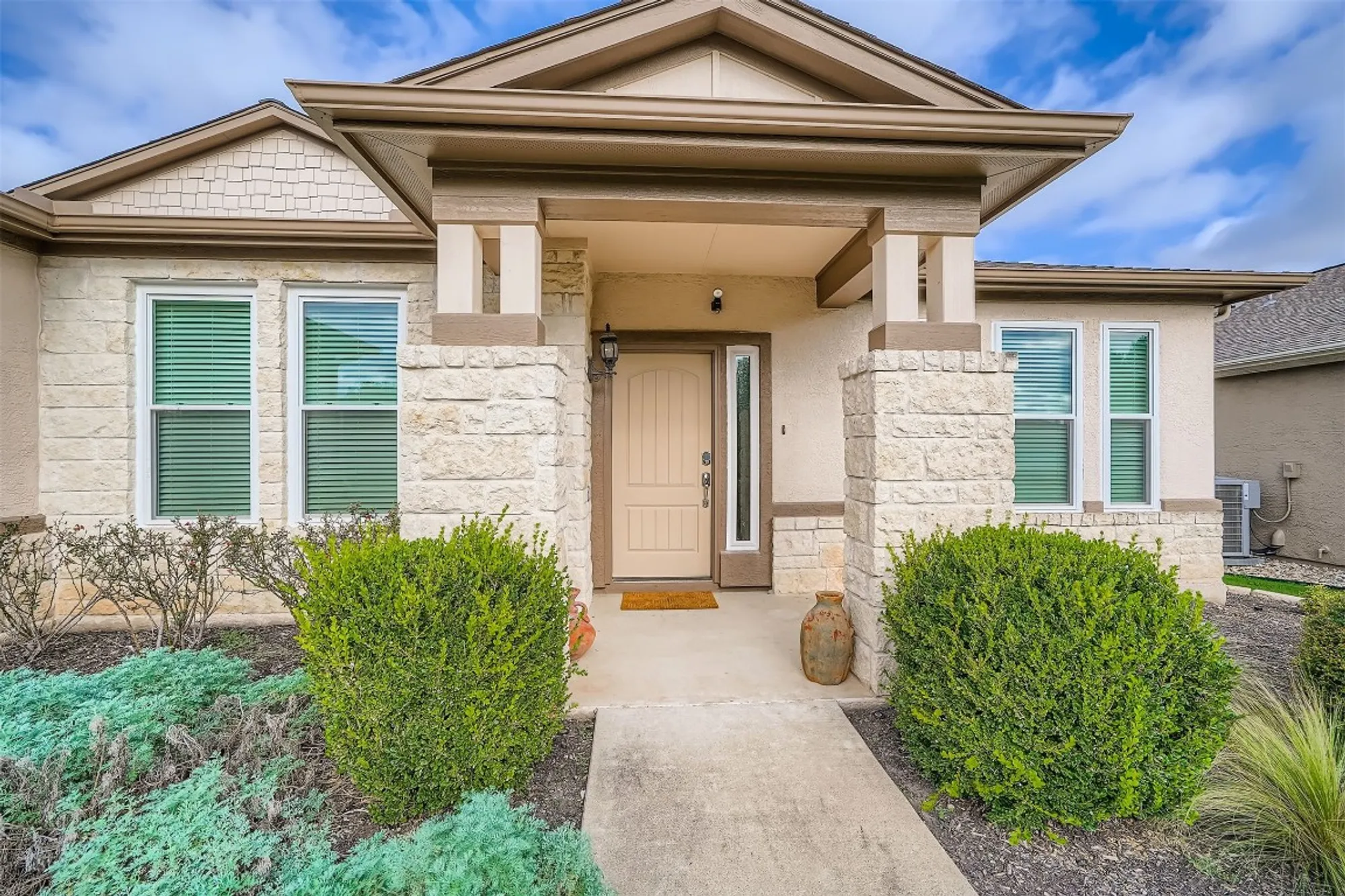 Property Slideshow image 5 of 34 | 304 pipe creek ln, Georgetown, TX, 78633