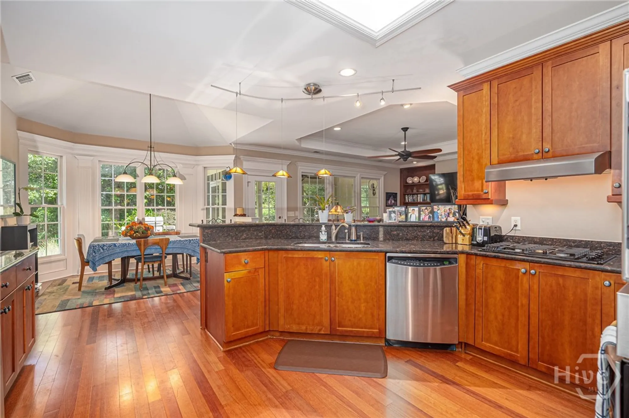 Property Slideshow image 12 of 44 | 1 gumtree ln, Savannah, GA, 31411