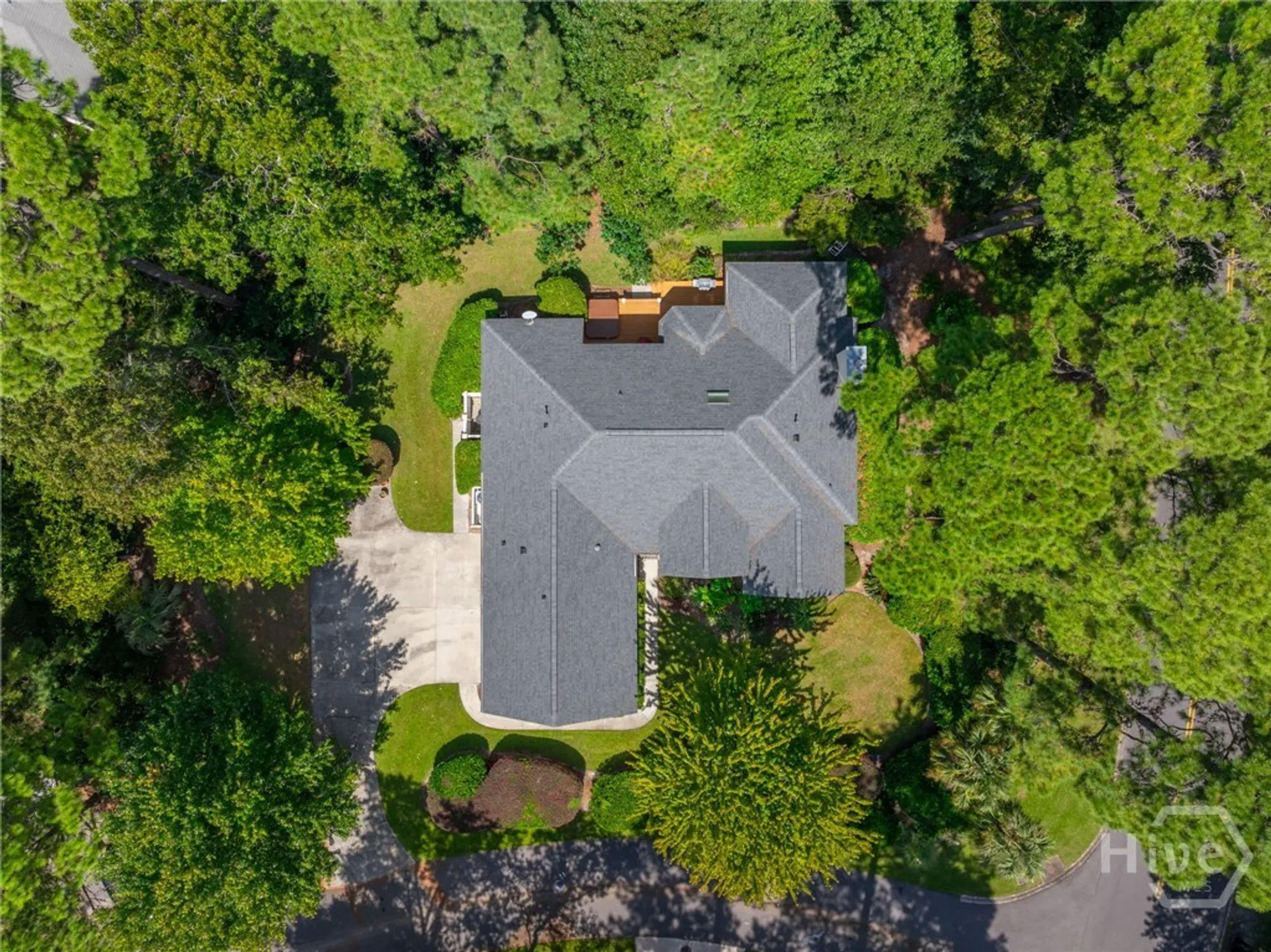 Property Slideshow image 4 of 44 | 1 gumtree ln, Savannah, GA, 31411