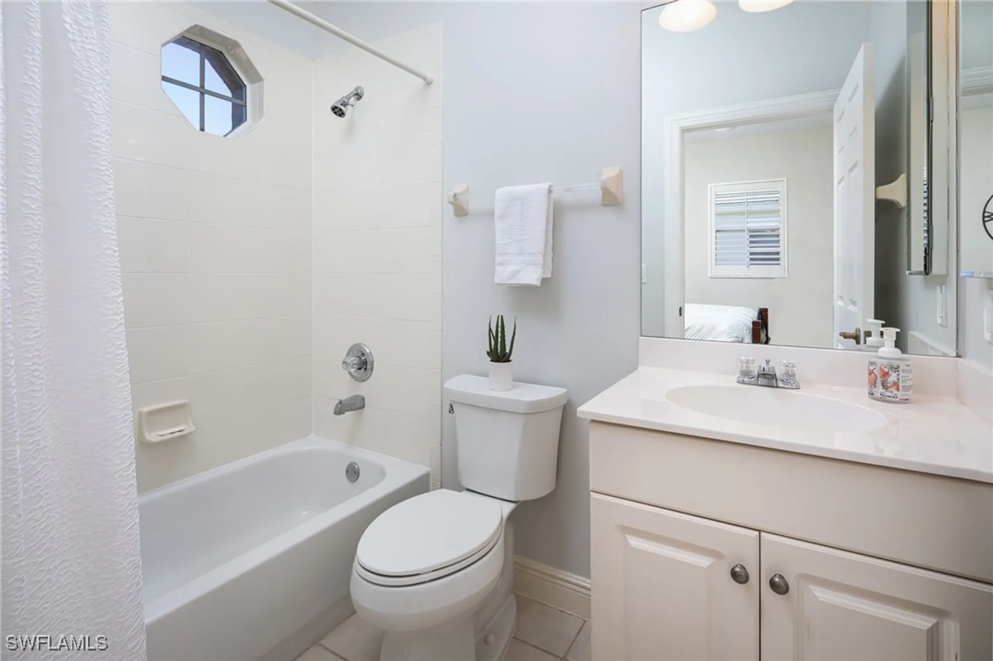 Property Slideshow image 21 of 31 | 673 vintage reserve cir # 11c, Naples, FL, 34119