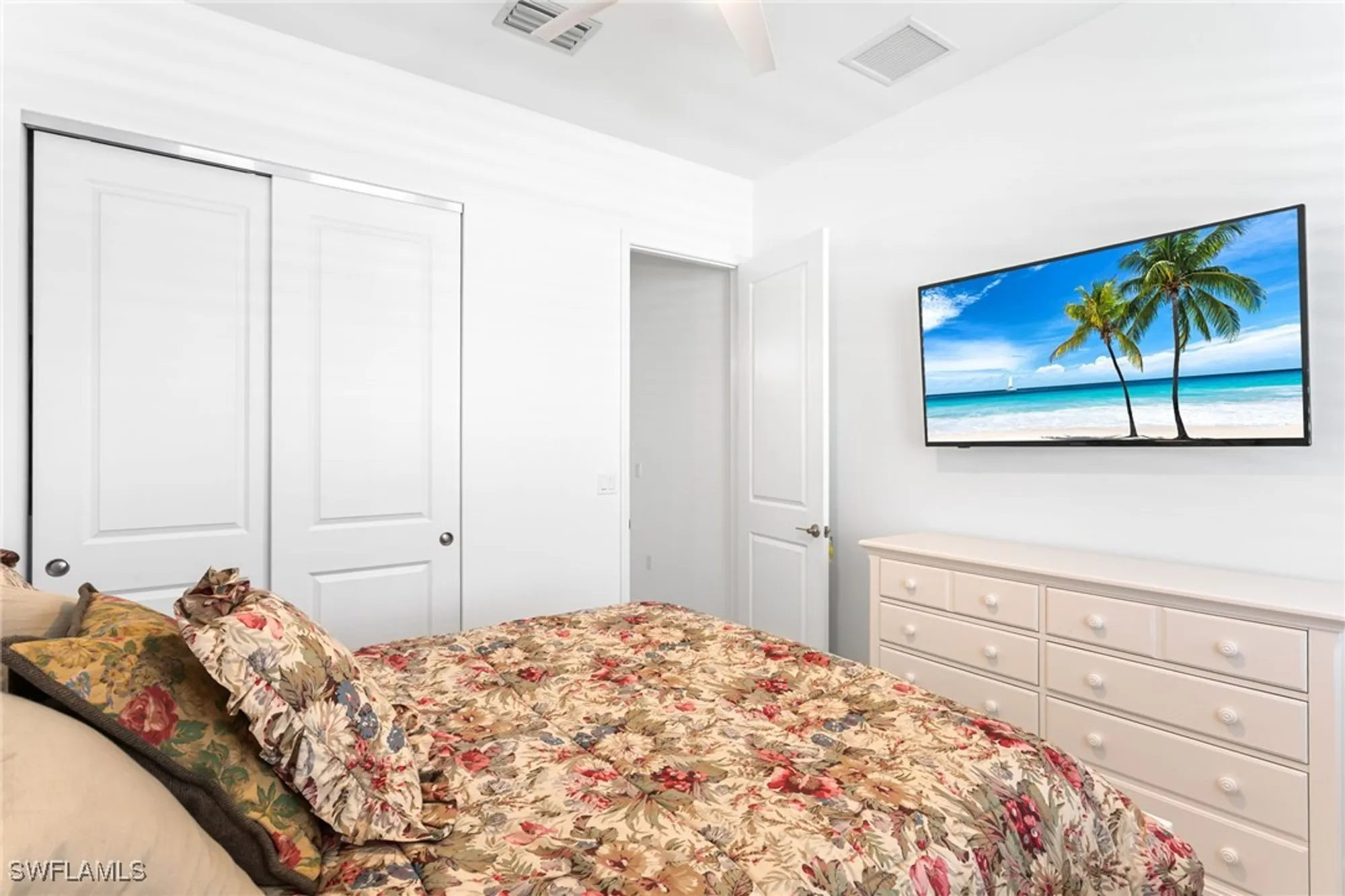 Property Slideshow image 16 of 49 | 11555 jacaranda dr, Naples, FL, 34120