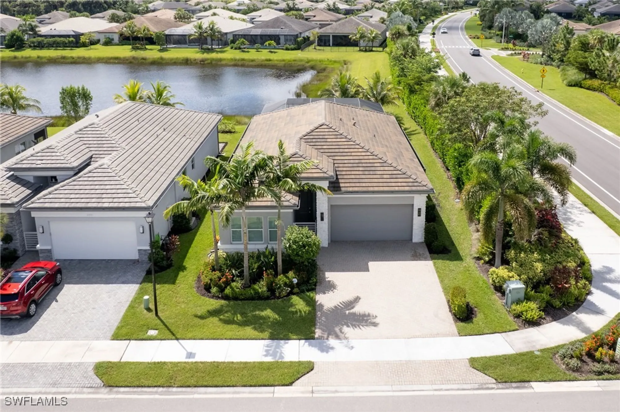 Property Slideshow image 2 of 49 | 11555 jacaranda dr, Naples, FL, 34120