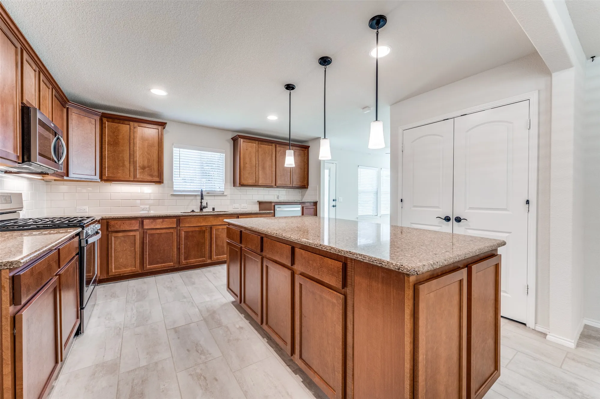 Property Slideshow image 3 of 25 | 7613 heritage dr, Aubrey, TX, 76227