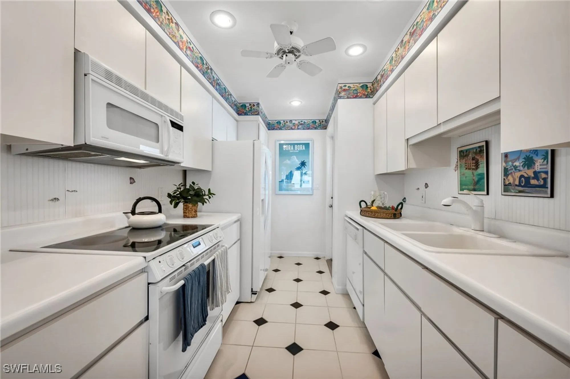 Property Slideshow image 14 of 25 | 2121 gulf shore blvd 305, Naples, FL, 34102