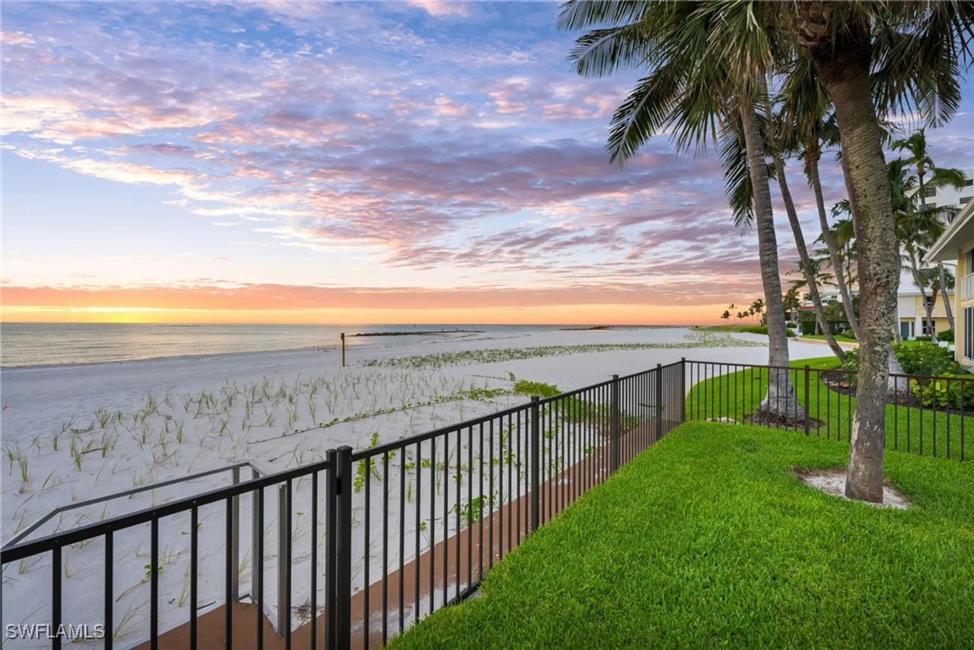 Property Slideshow image 18 of 25 | 2121 gulf shore blvd 305, Naples, FL, 34102
