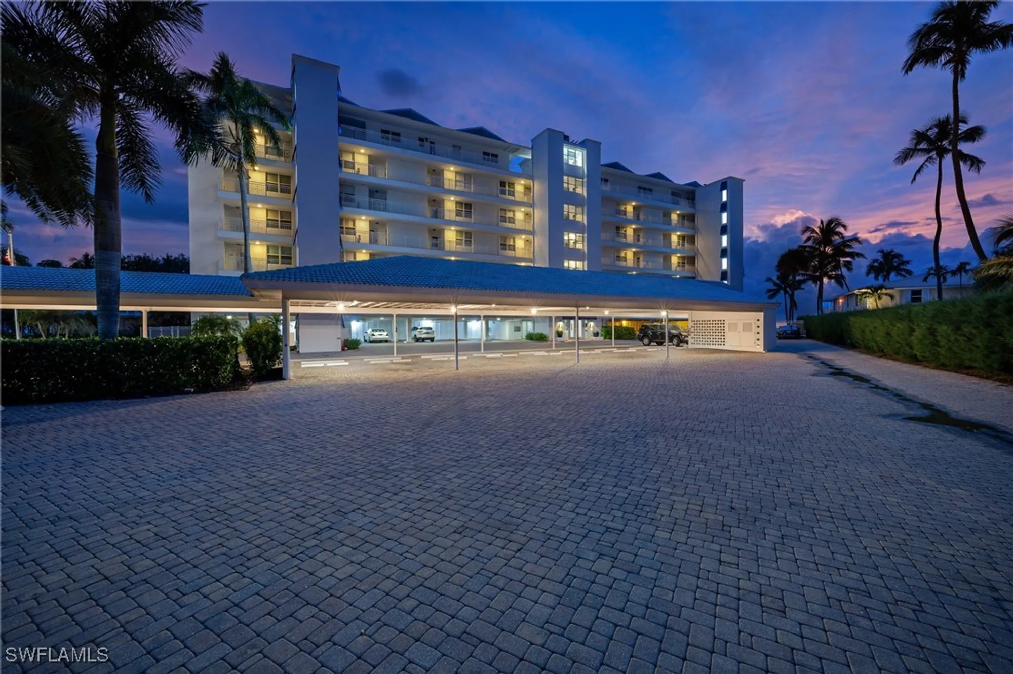 Property Slideshow image 12 of 25 | 2121 gulf shore blvd 305, Naples, FL, 34102