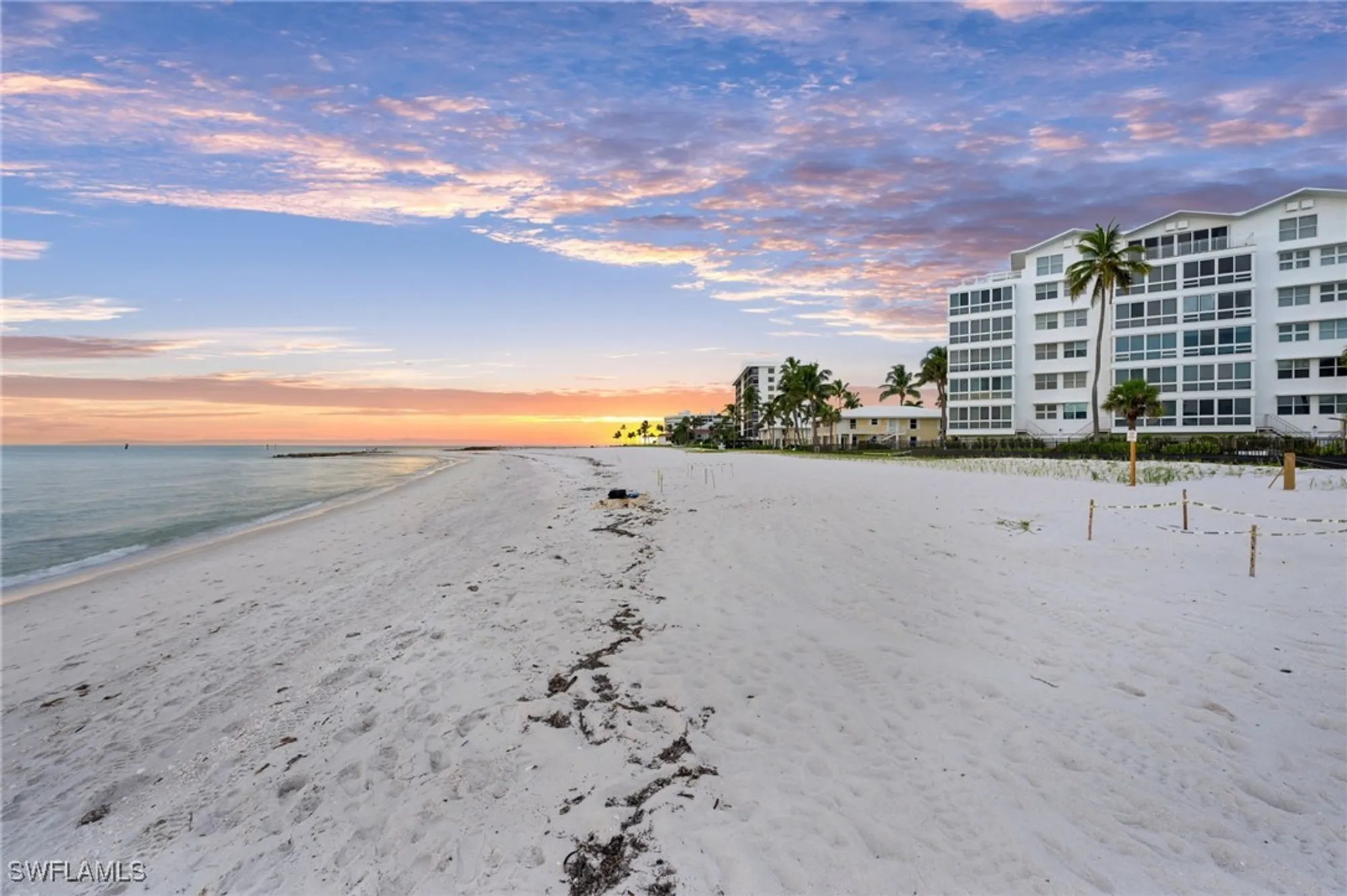 Property Slideshow image 13 of 25 | 2121 gulf shore blvd 305, Naples, FL, 34102