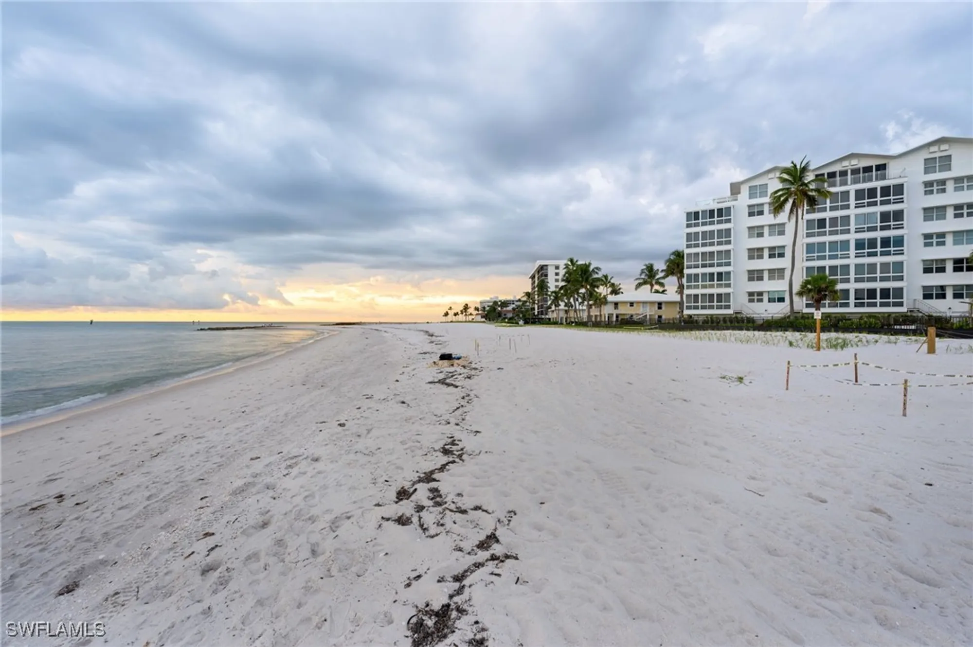 Property Slideshow image 24 of 25 | 2121 gulf shore blvd 305, Naples, FL, 34102