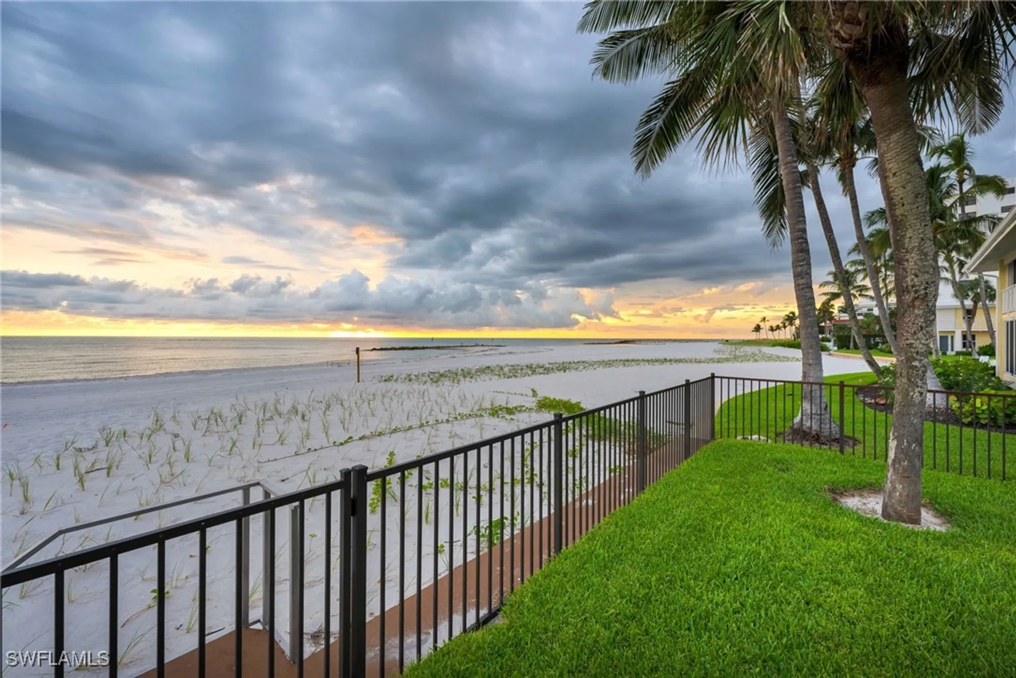 Property Slideshow image 25 of 25 | 2121 gulf shore blvd 305, Naples, FL, 34102