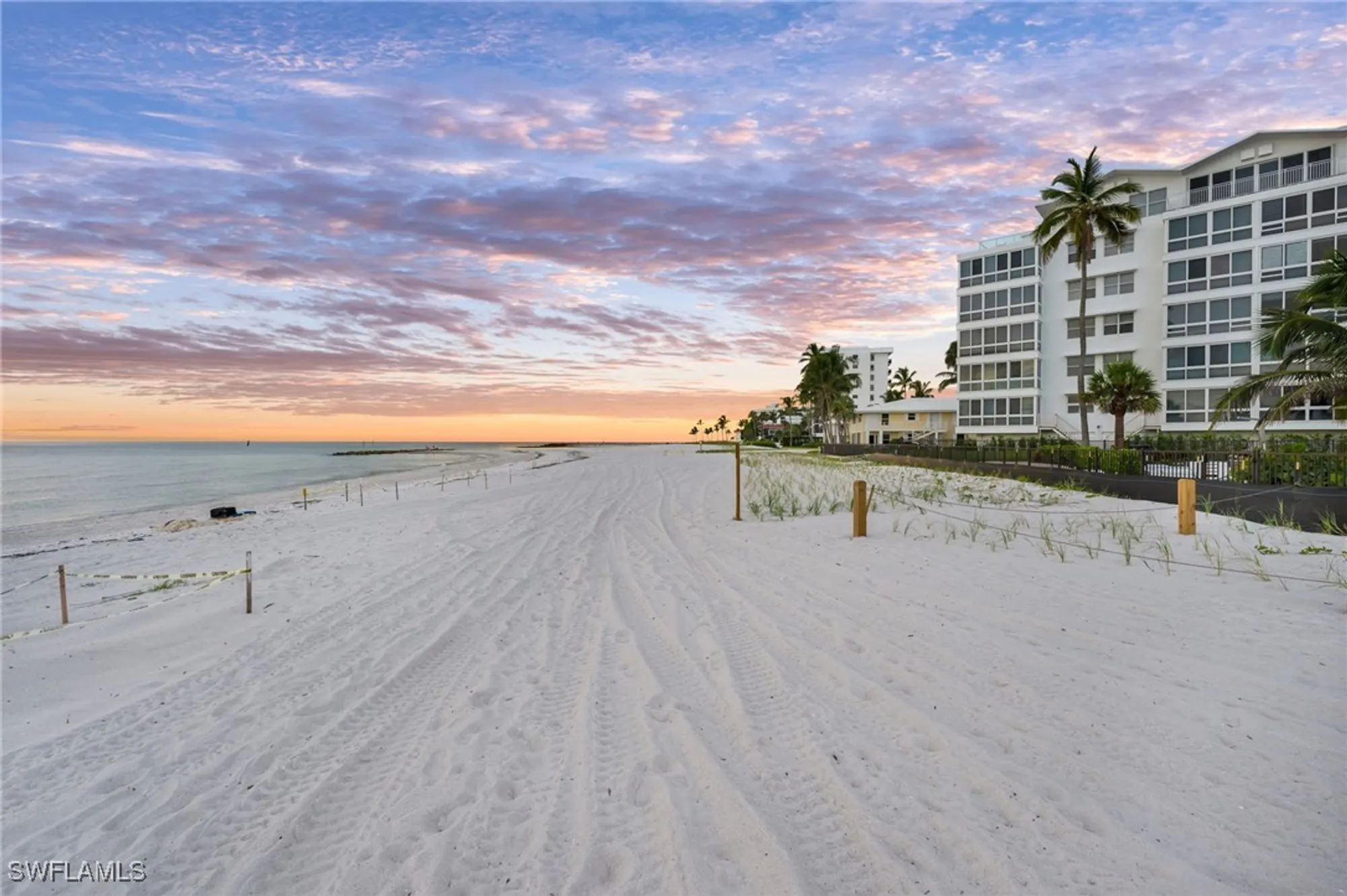 Property Slideshow image 21 of 25 | 2121 gulf shore blvd 305, Naples, FL, 34102